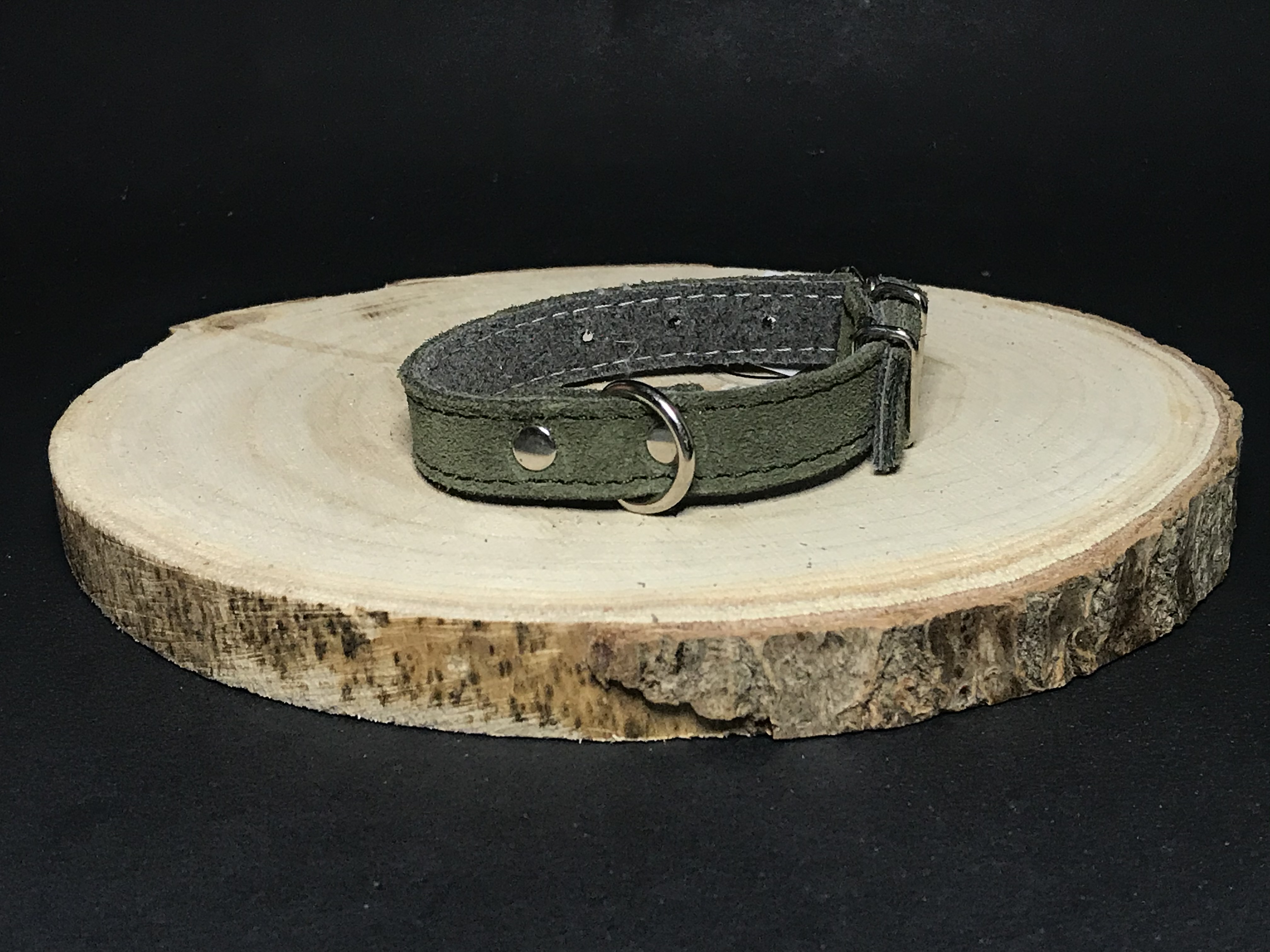 Palkar obojok z velúrovej kože pre psov 20 cm x 12 mm vojenská