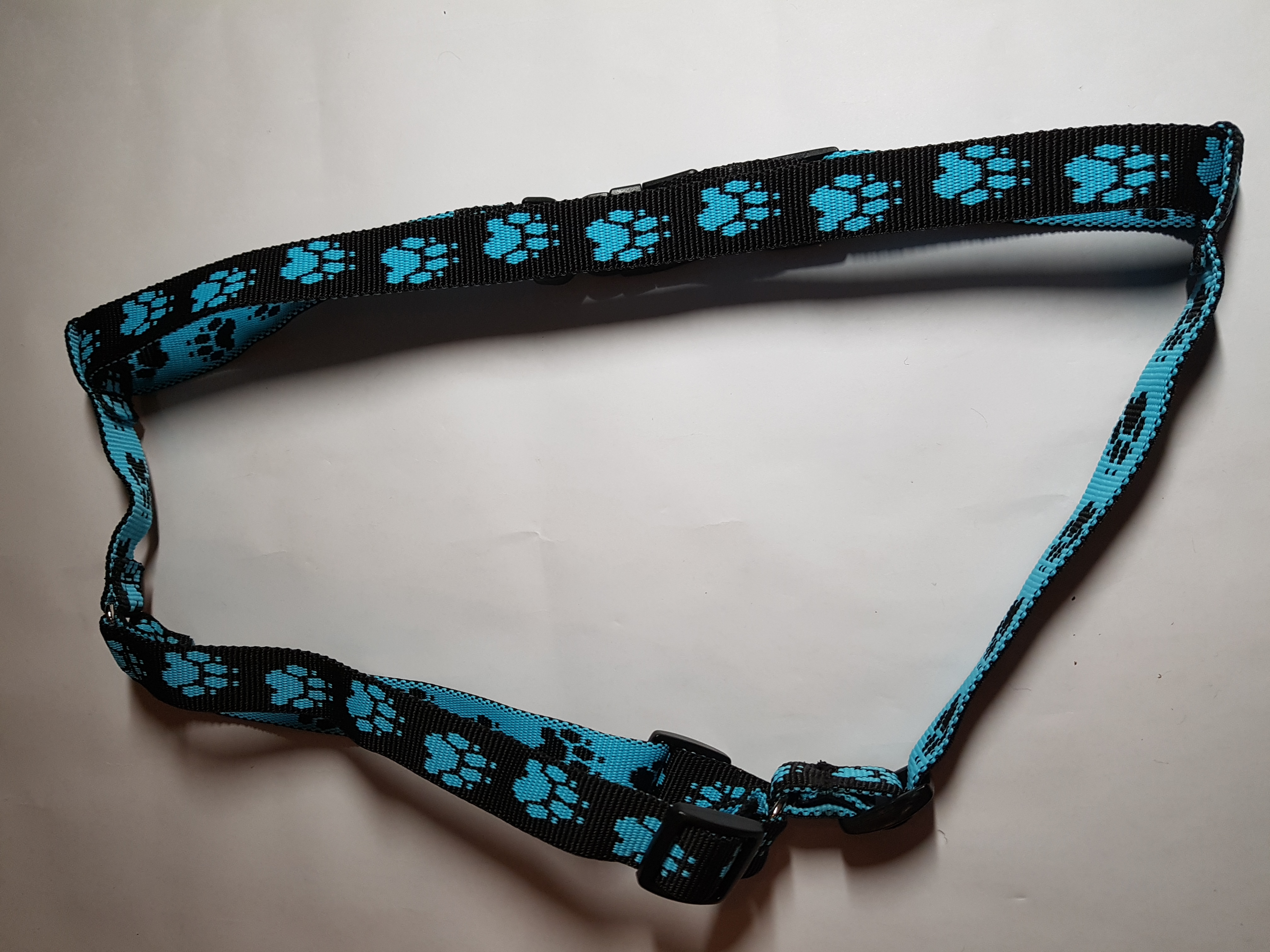 Palkar klasický postroj pre psov 52 cm - 90 cm veľ. 4 čierno-svetlo-modrá s labkami