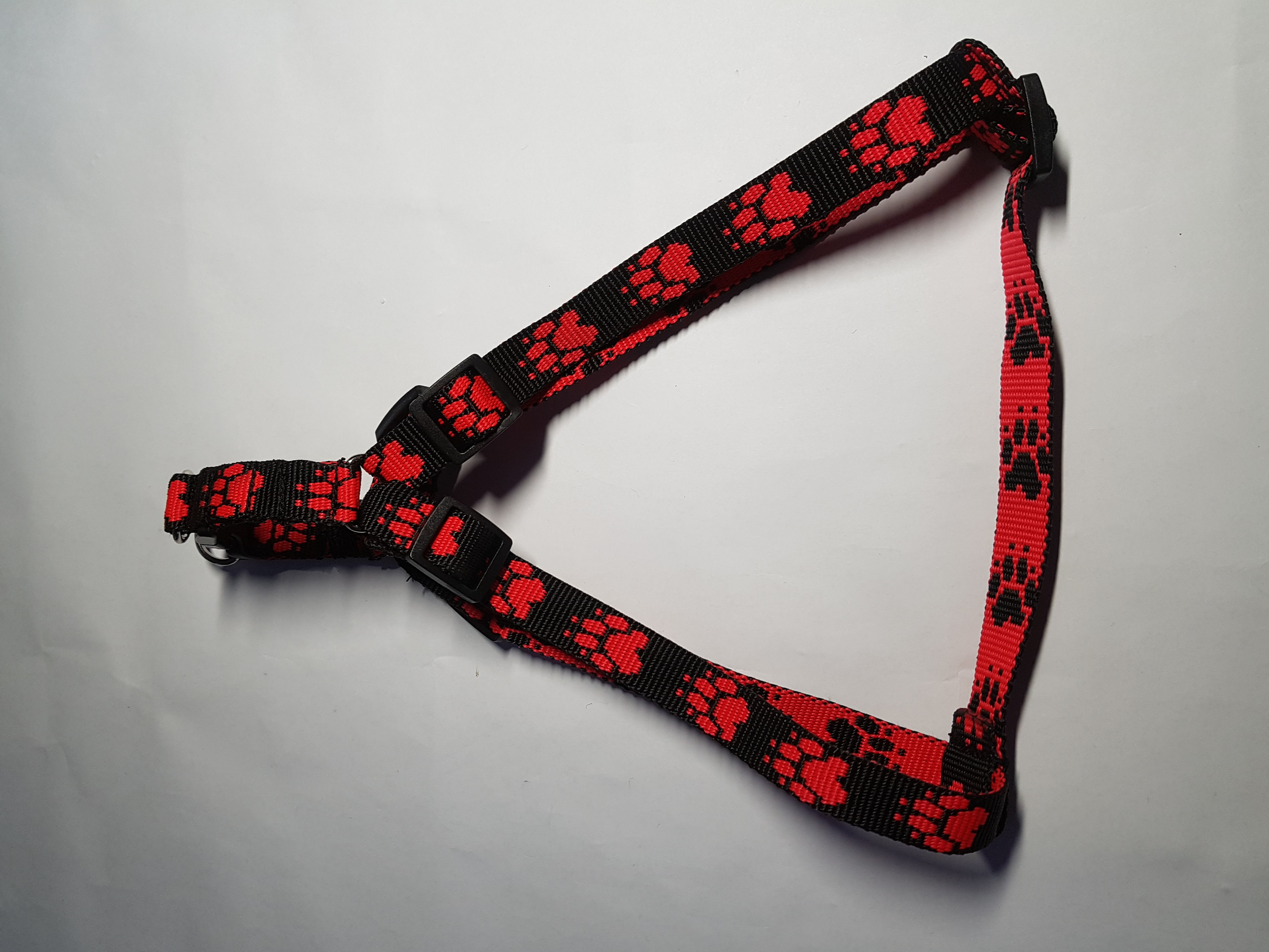 Palkar motýlik postroj pre psov 50 cm - 66 cm veľ. 3 čierno-červená s labkami