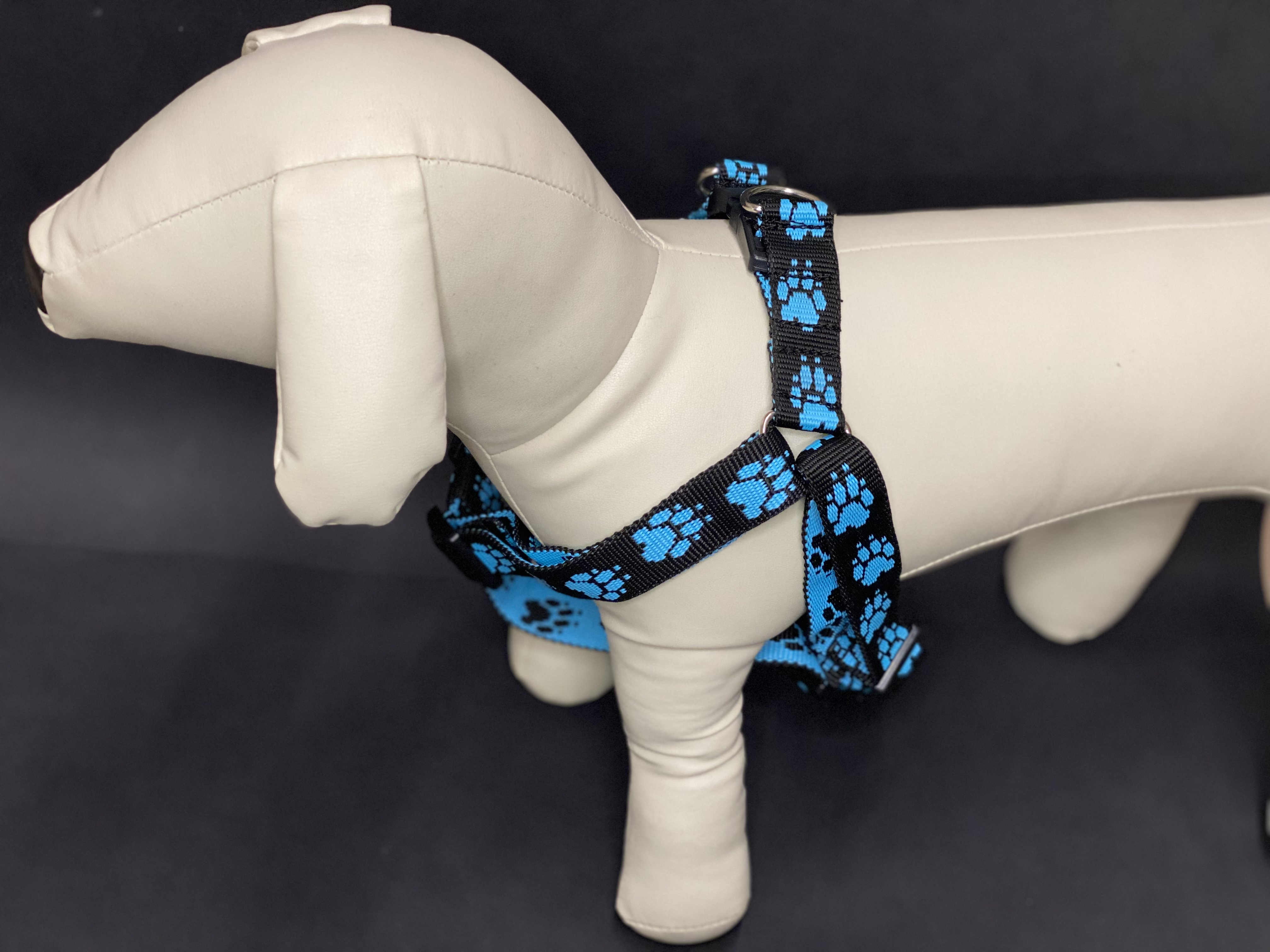 Palkar motýlik postroj pre psov 50 cm - 66 cm veľ. 3 čierno-svetlo-modrá s labkami