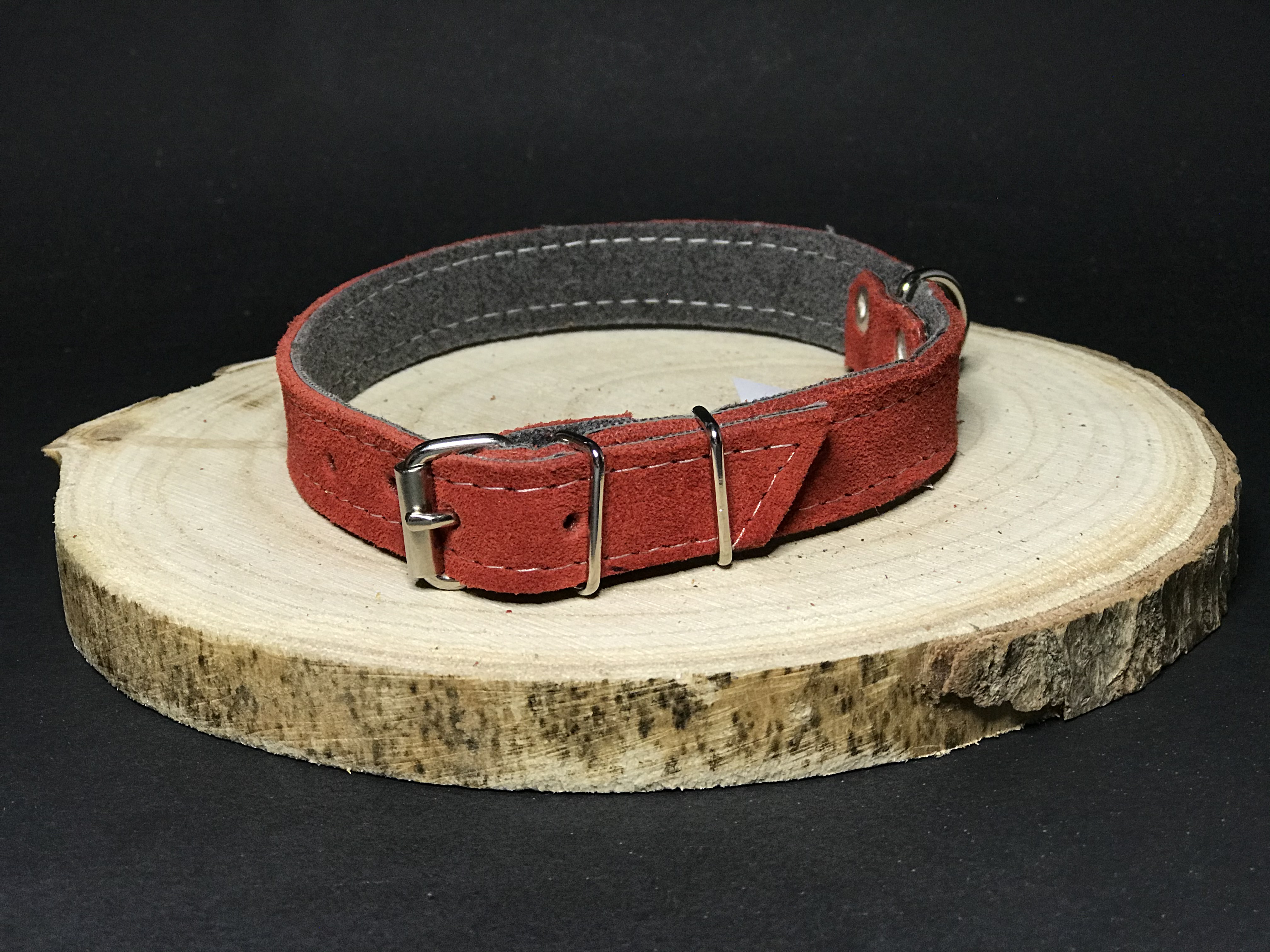 Palkar obojok z velúrovej kože pre psov 35 cm x 16 mm tmavo-červená