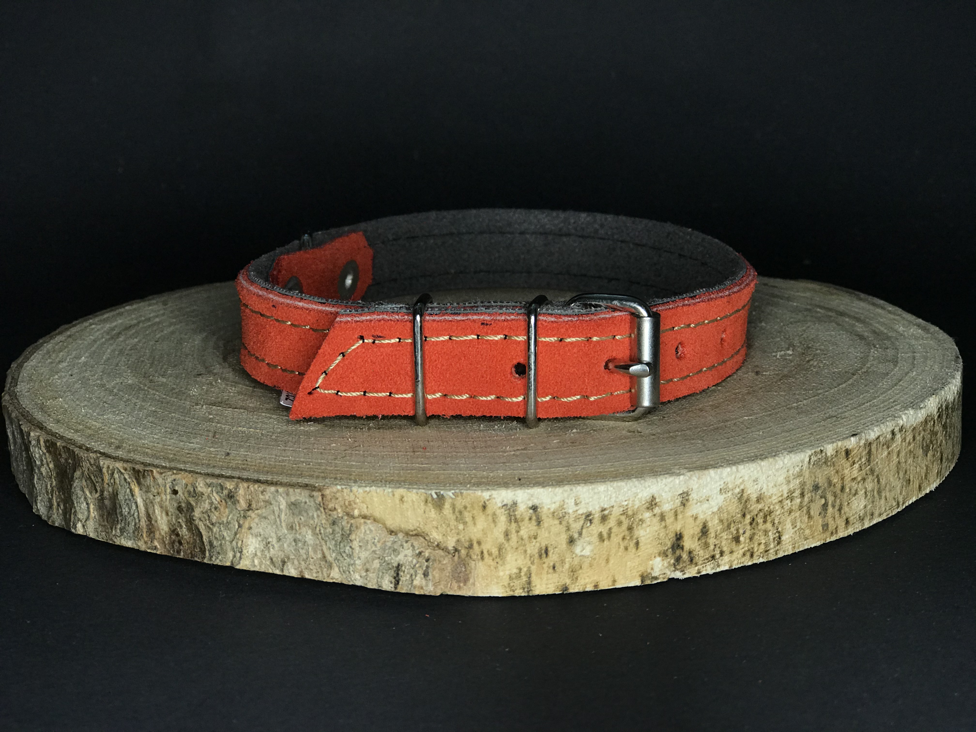Palkar obojok z velúrovej kože pre psov 35 cm x 16 mm červená