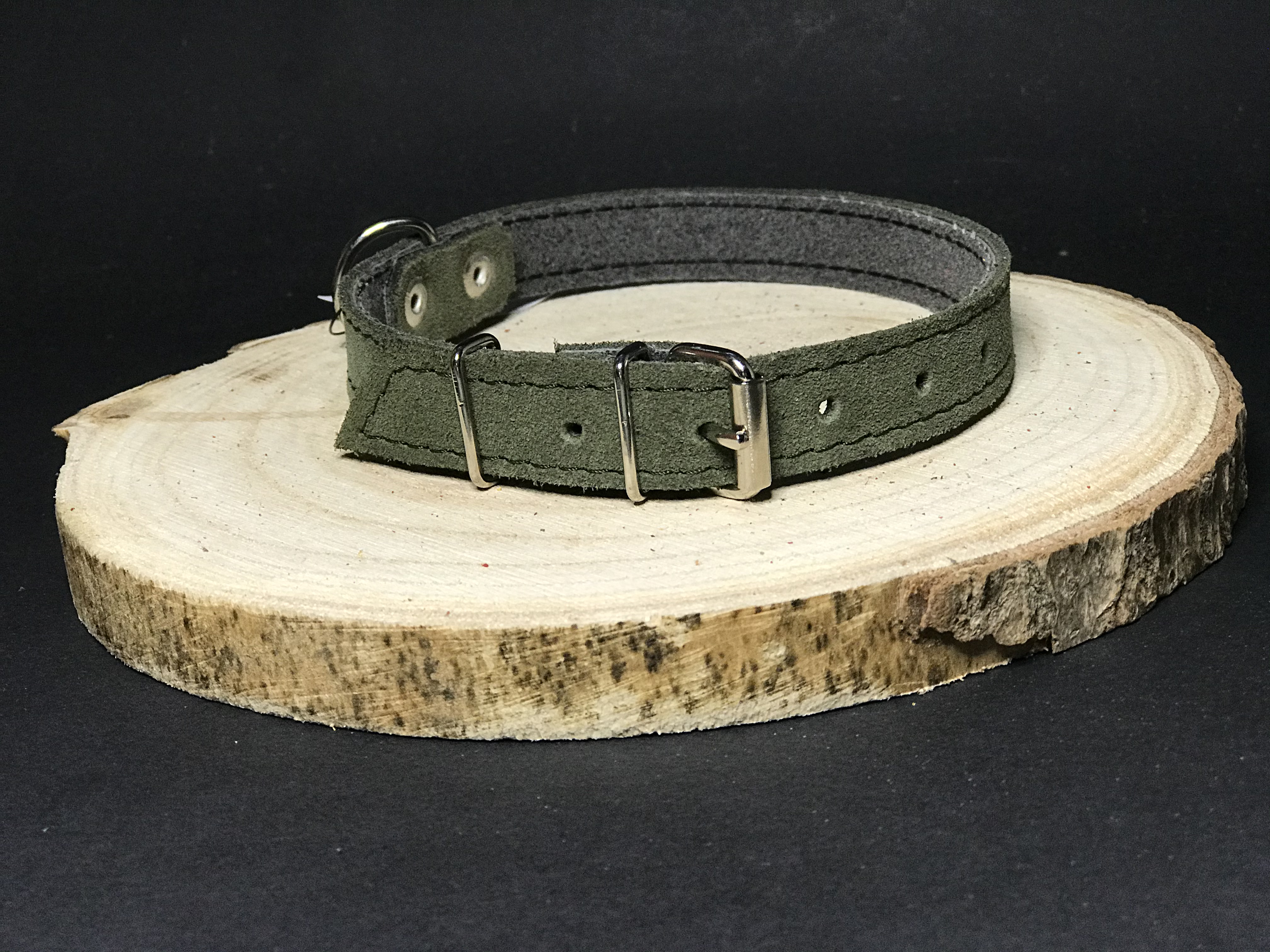 Palkar obojok z velúrovej kože pre psov 40 cm x 18 mm vojenská