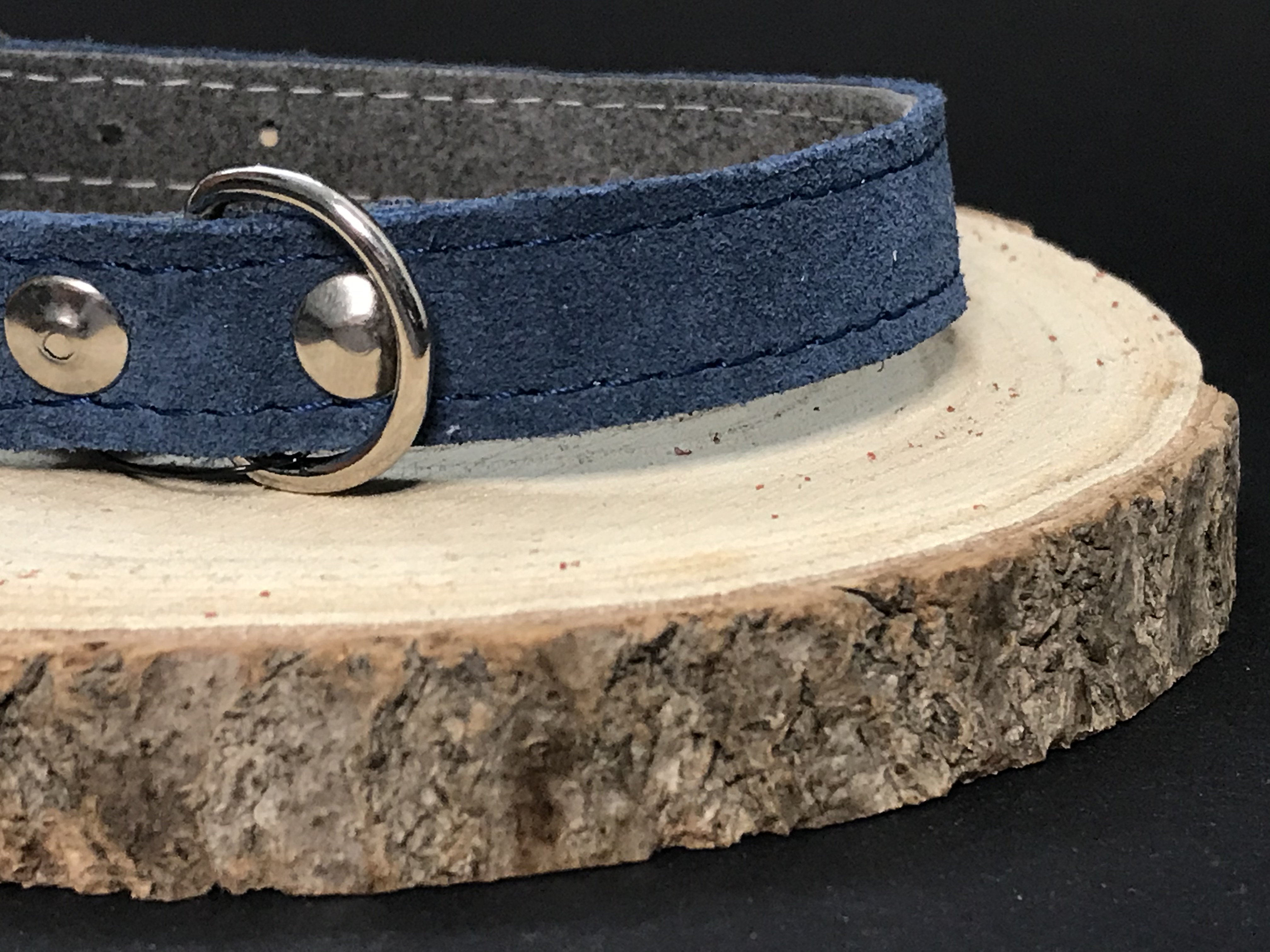 Palkar obojok z velúrovej kože pre psov 40 cm x 18 mm modrá