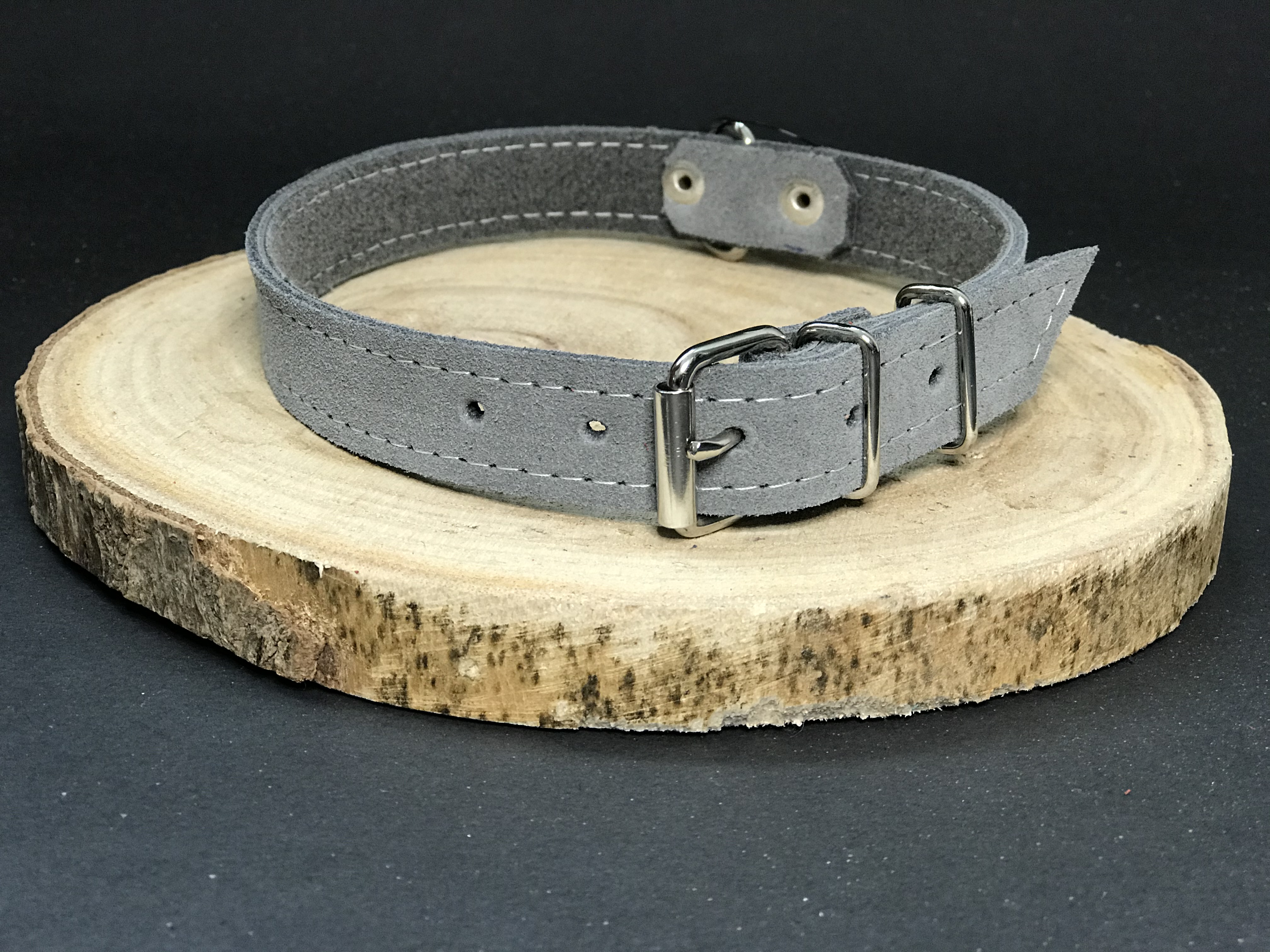 Palkar obojok z velúrovej kože pre psov 45 cm x 20 mm sivá