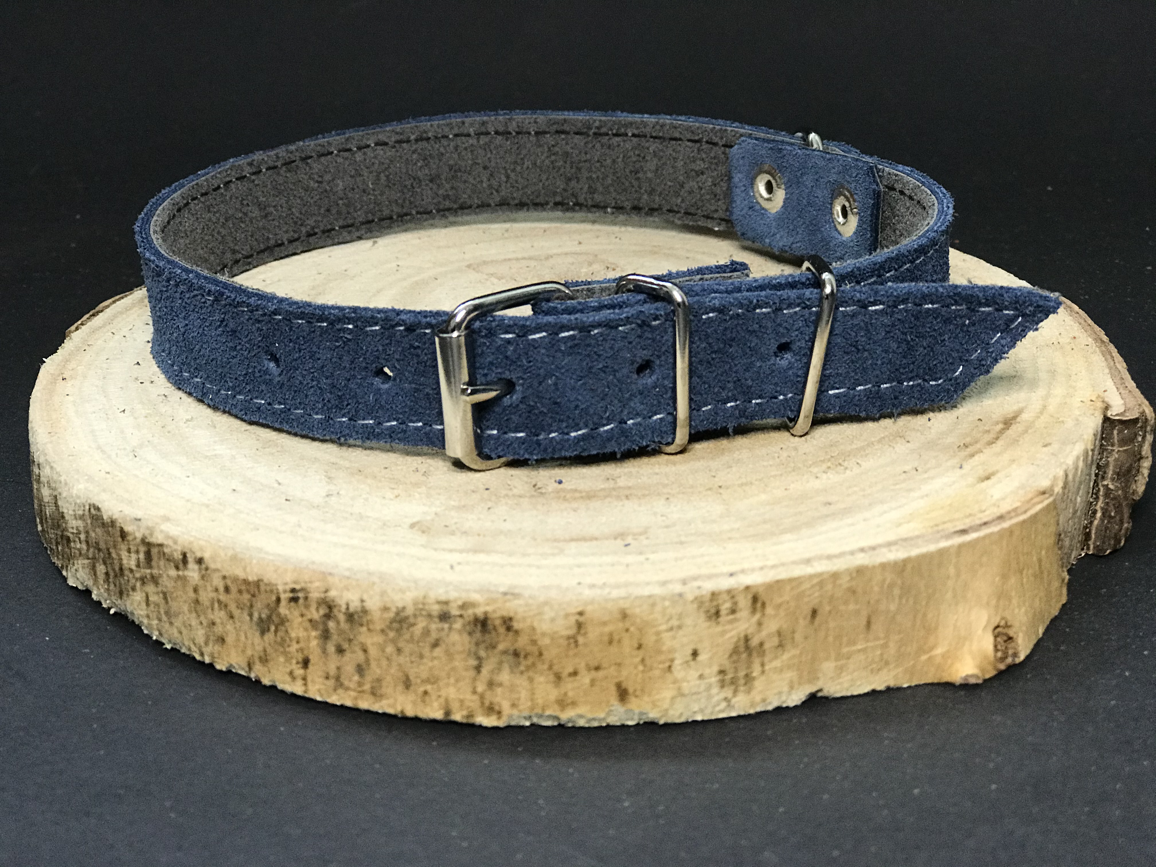 Palkar obojok z velúrovej kože pre psov 45 cm x 20 mm modrá