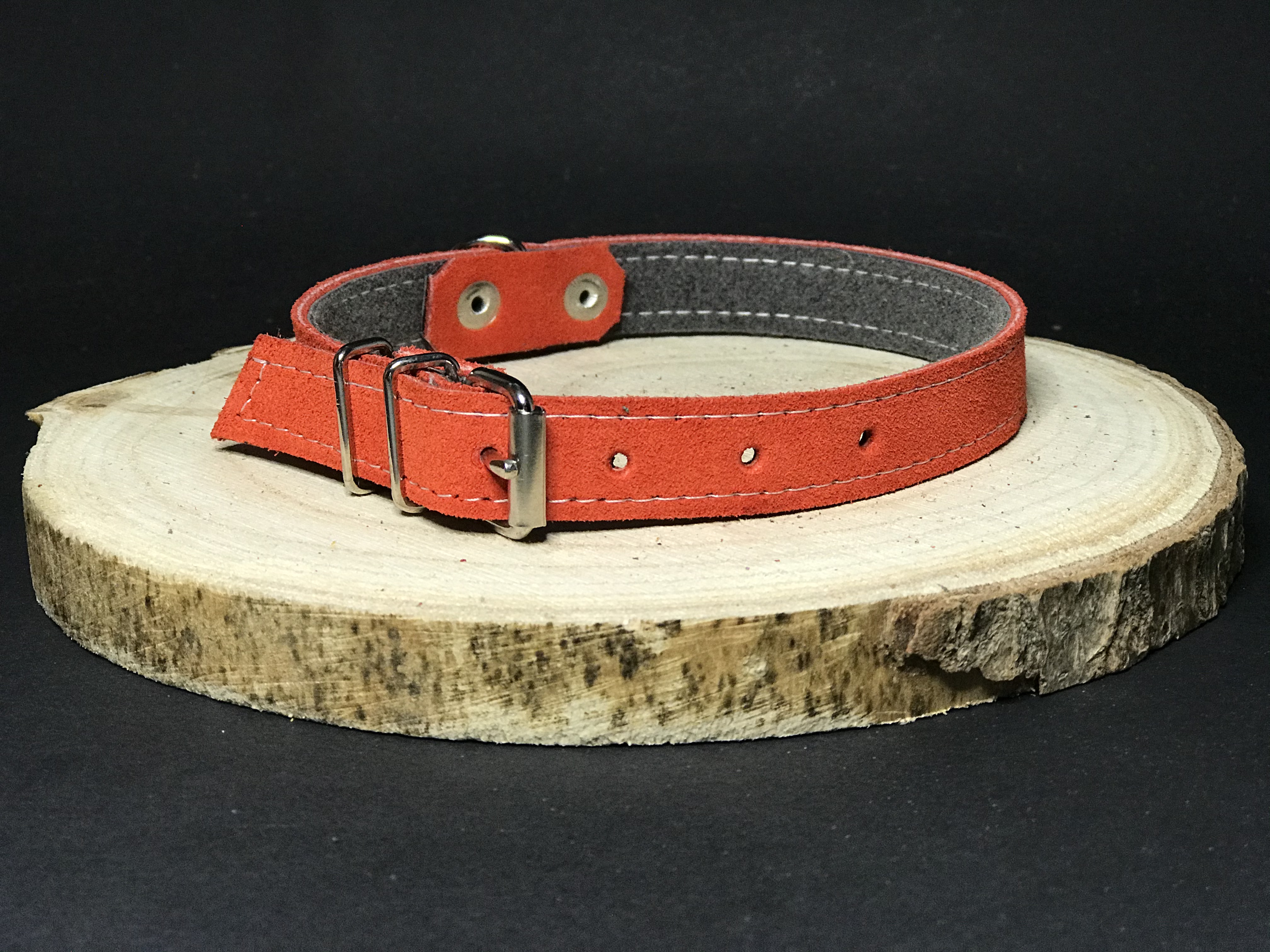 Palkar obojok z velúrovej kože pre psov 45 cm x 20 mm červená