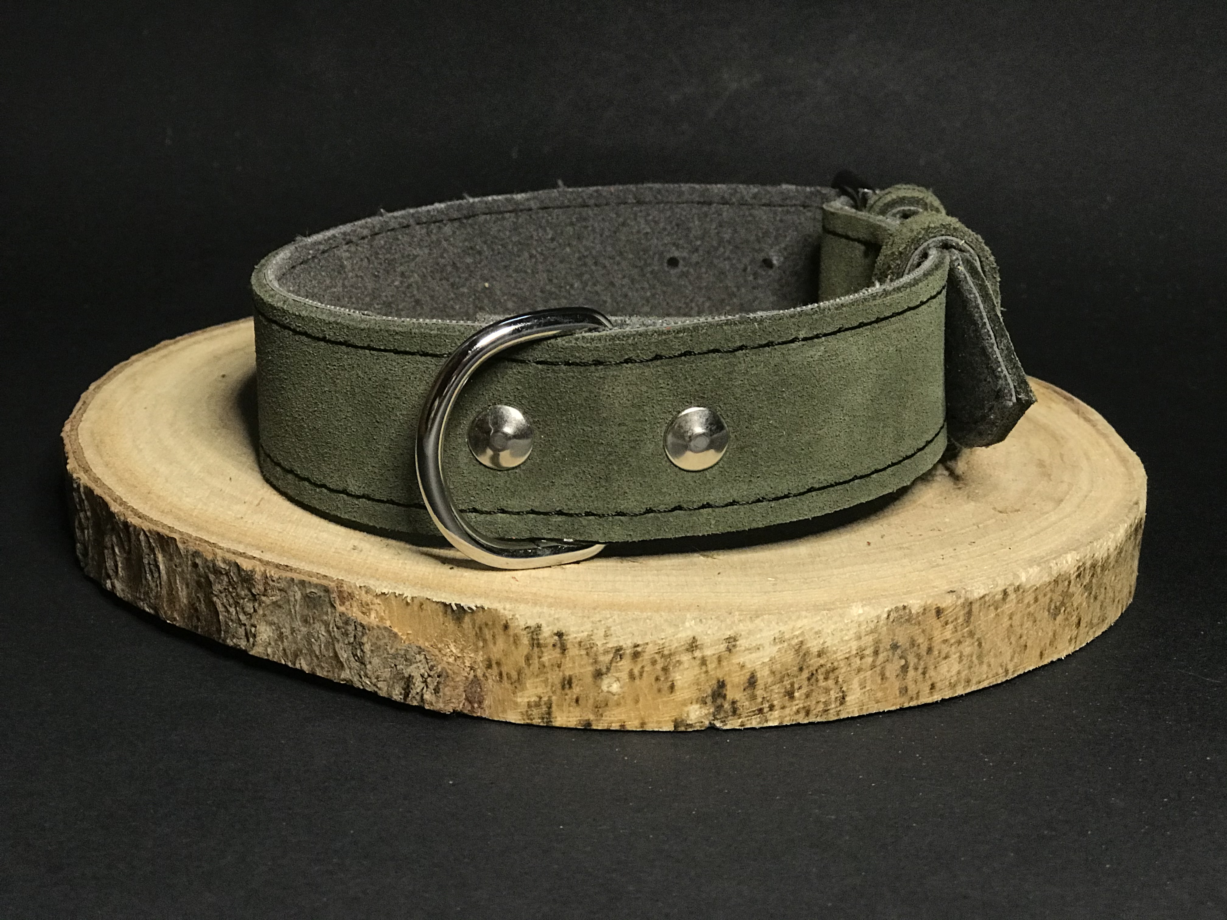 Palkar obojok z velúrovej kože pre psov 45 cm x 30 mm vojenská