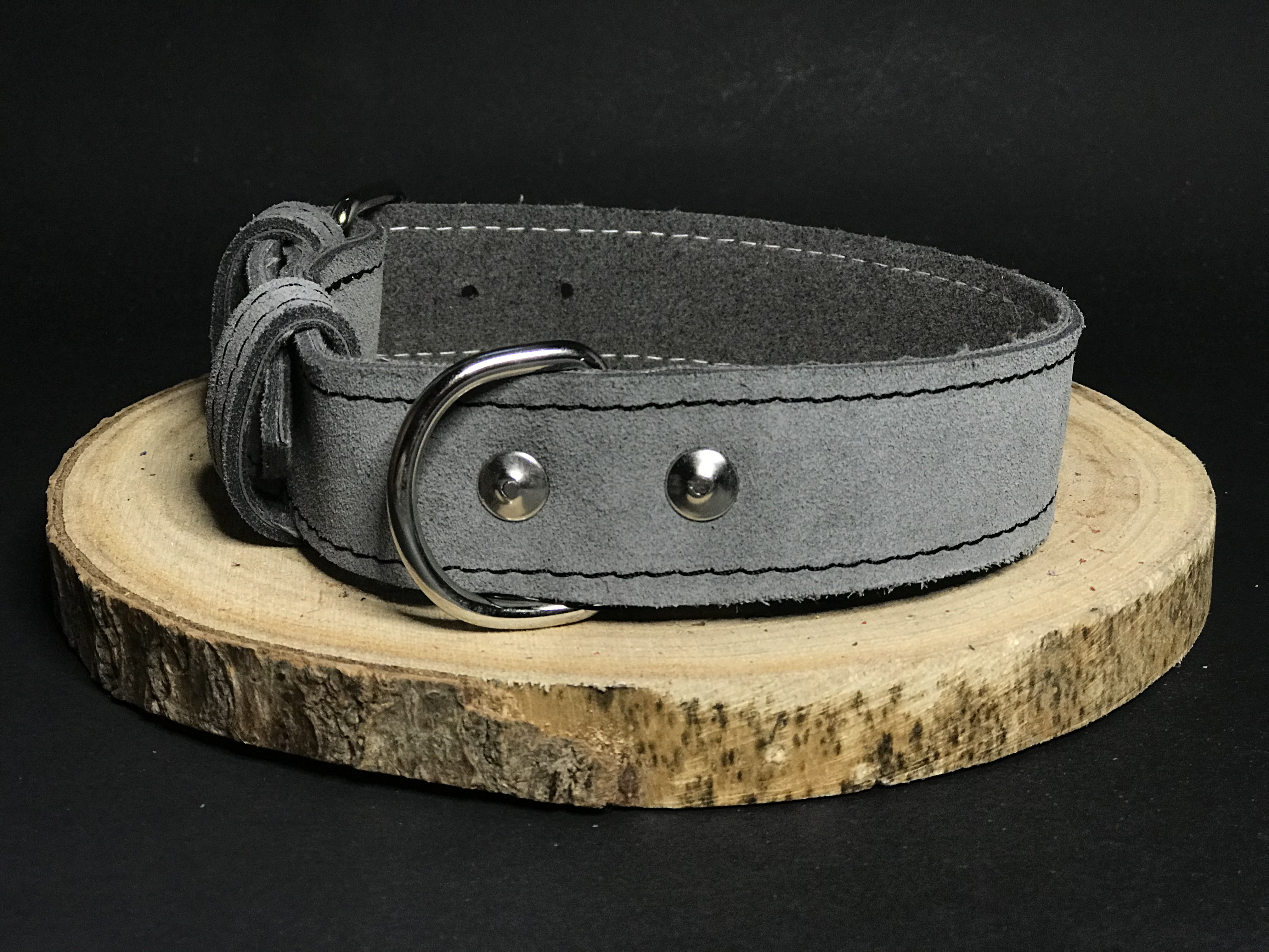 Palkar obojok z velúrovej kože pre psov 45 cm x 30 mm sivá