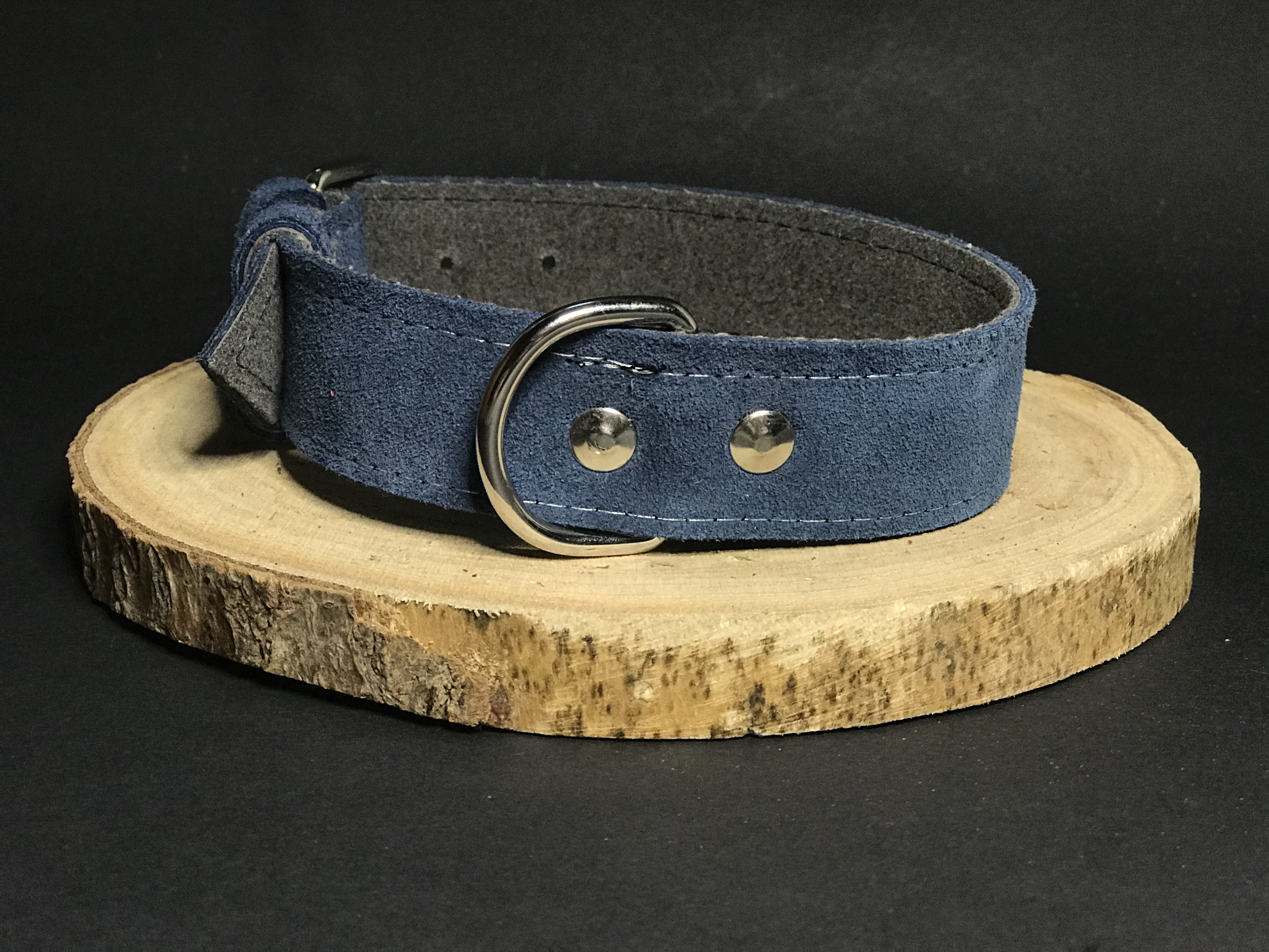 Palkar obojok z velúrovej kože pre psov 45 cm x 30 mm modrá