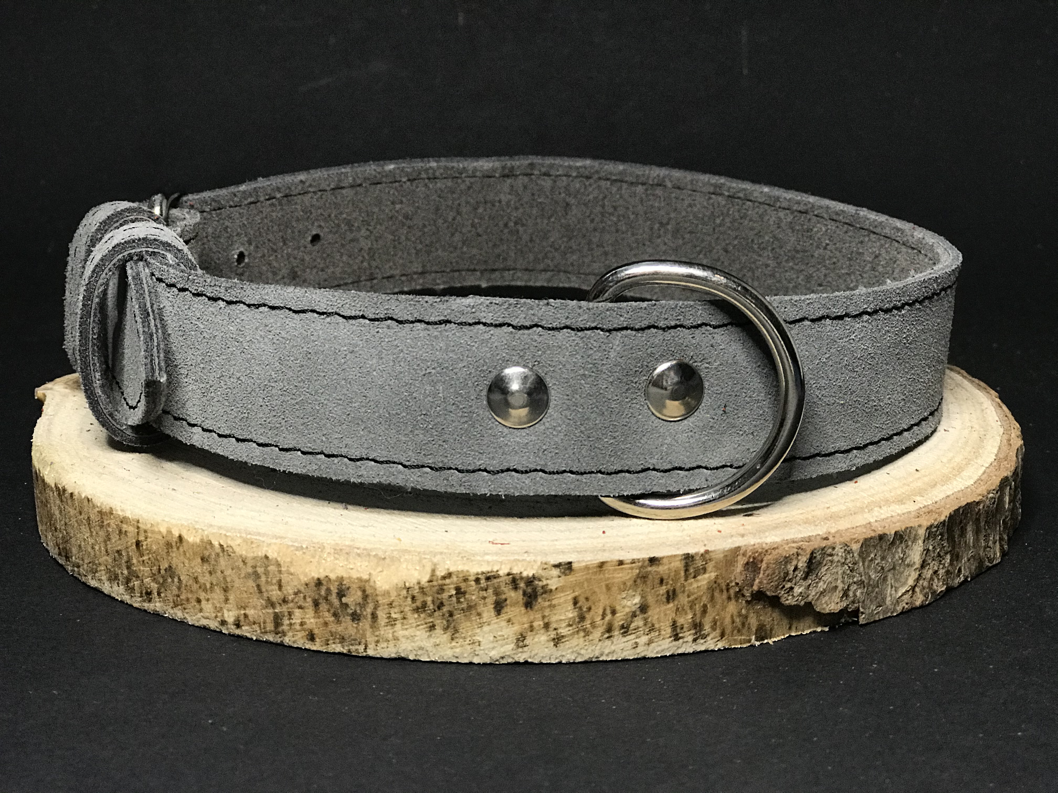 Palkar obojok z velúrovej kože pre psov 55 cm x 30 mm sivá