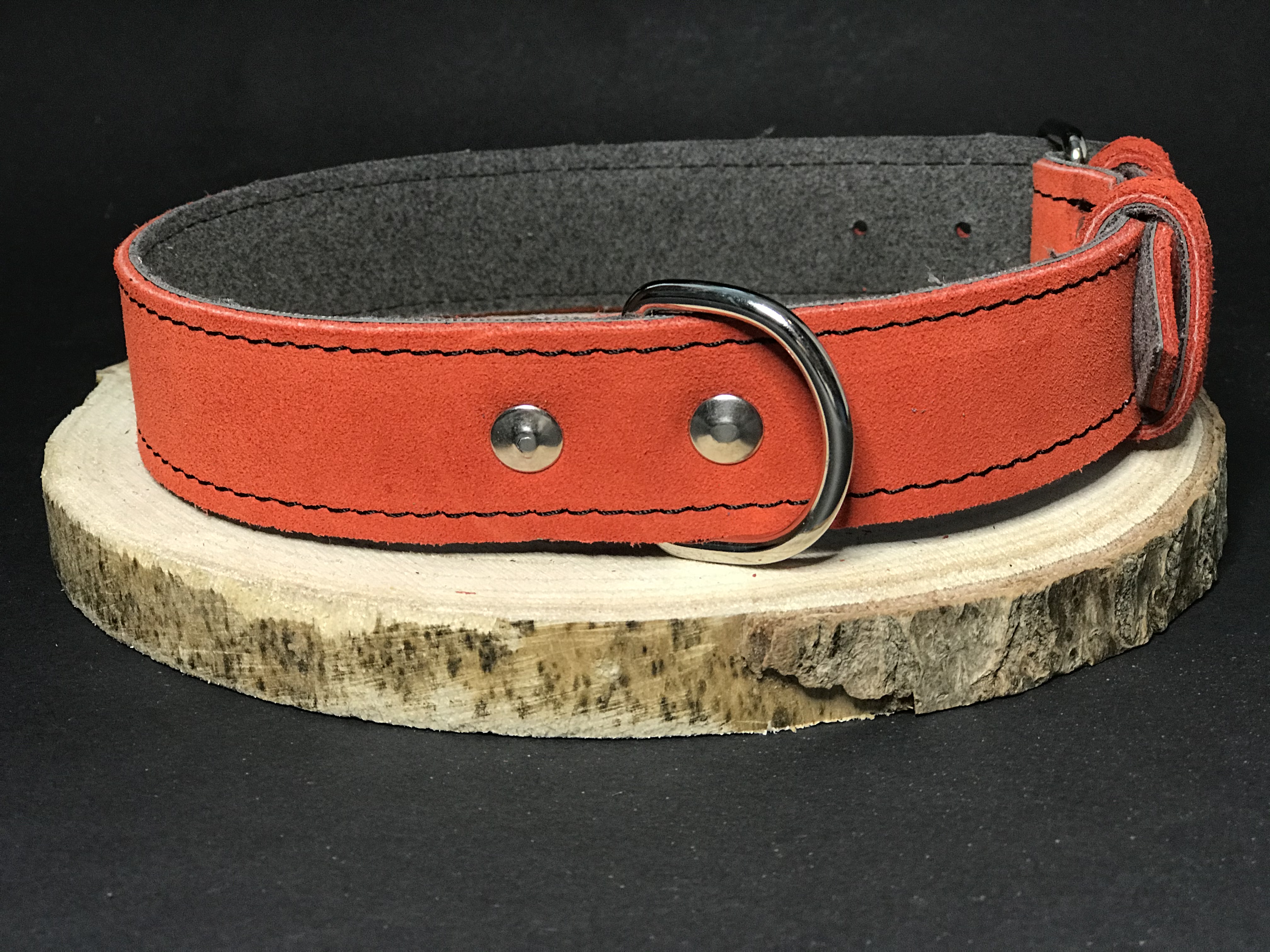 Palkar obojok z velúrovej kože pre psov 55 cm x 30 mm červená