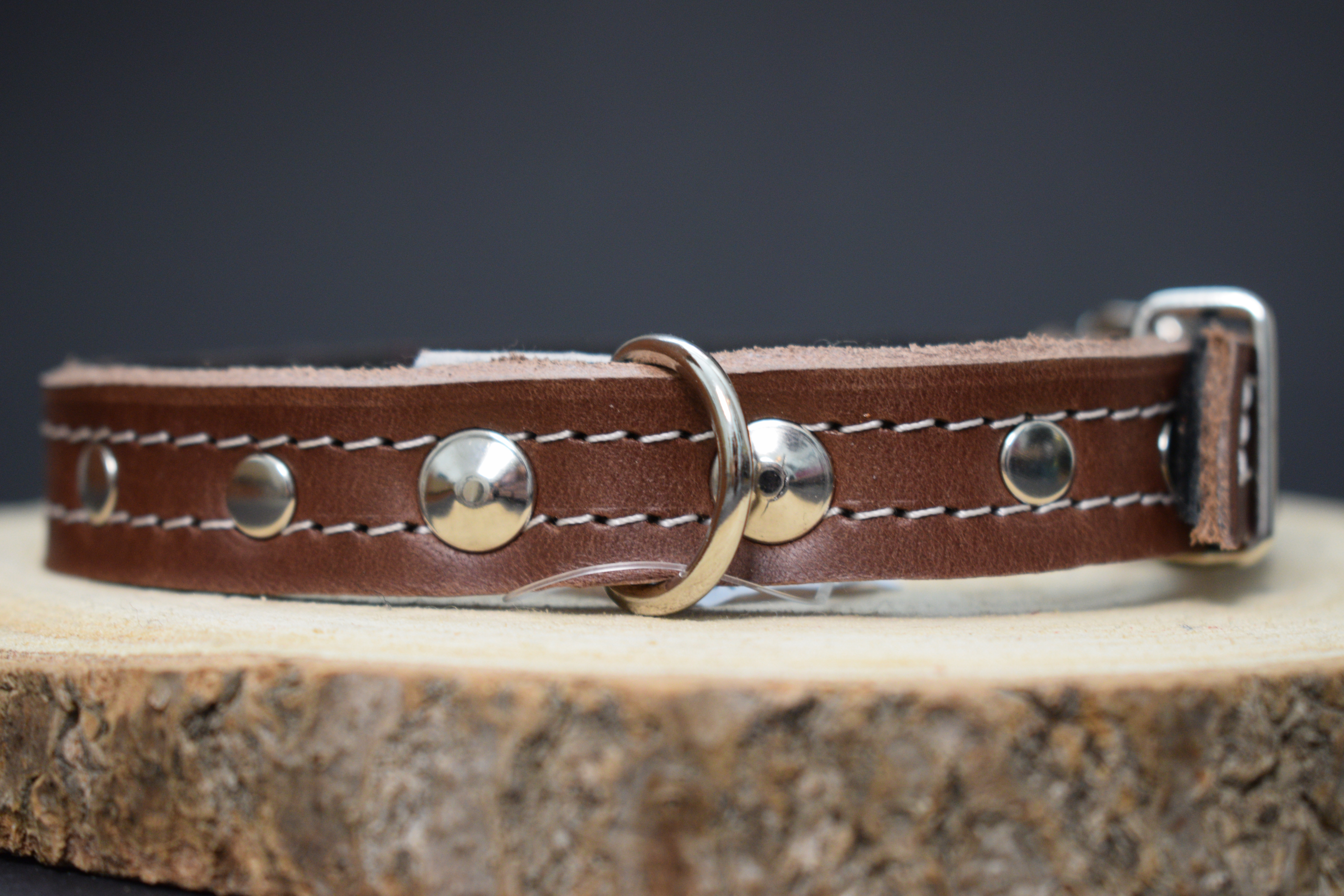 Palkar zdobený obojok z kože hladenice pre psov 40 cm x 18 mm hnedý