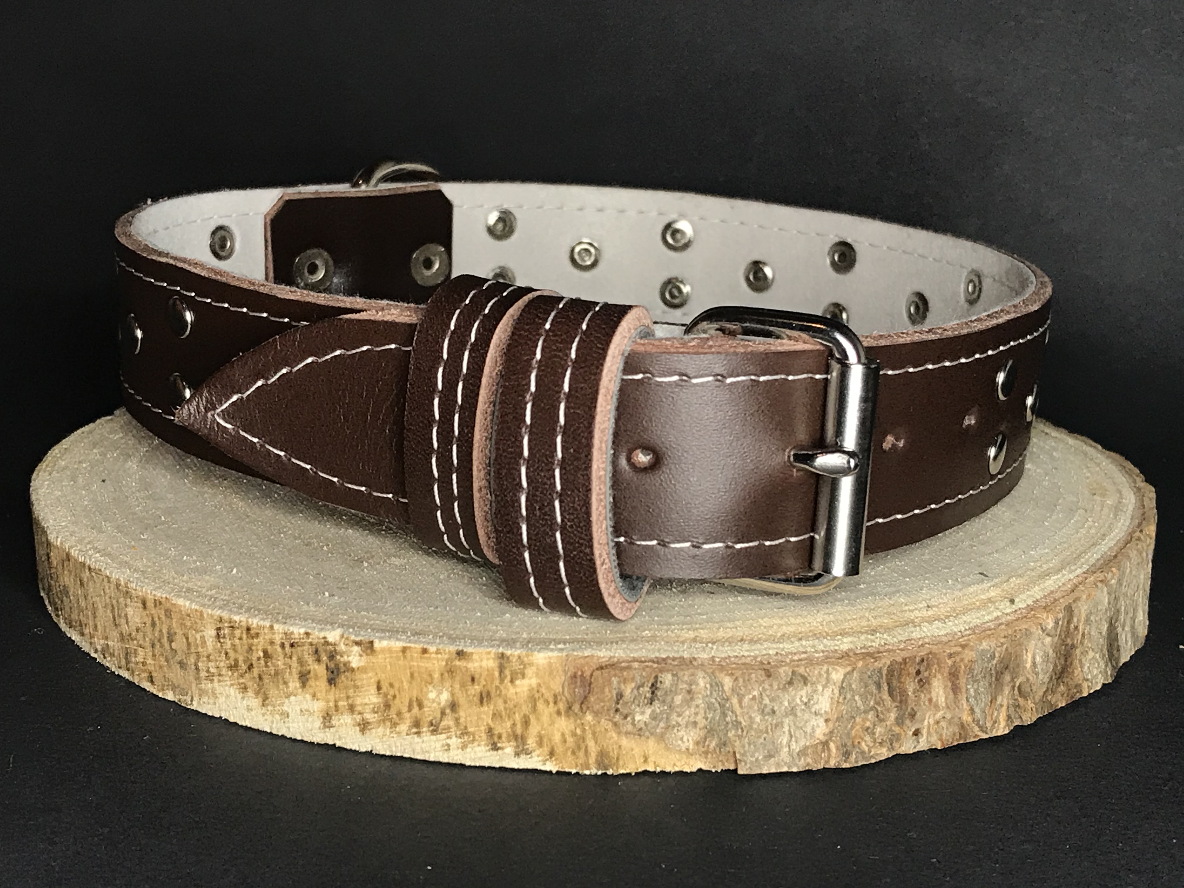 Palkar zdobený obojok z kože hladenice pre psov 50 cm x 30 mm hnedý