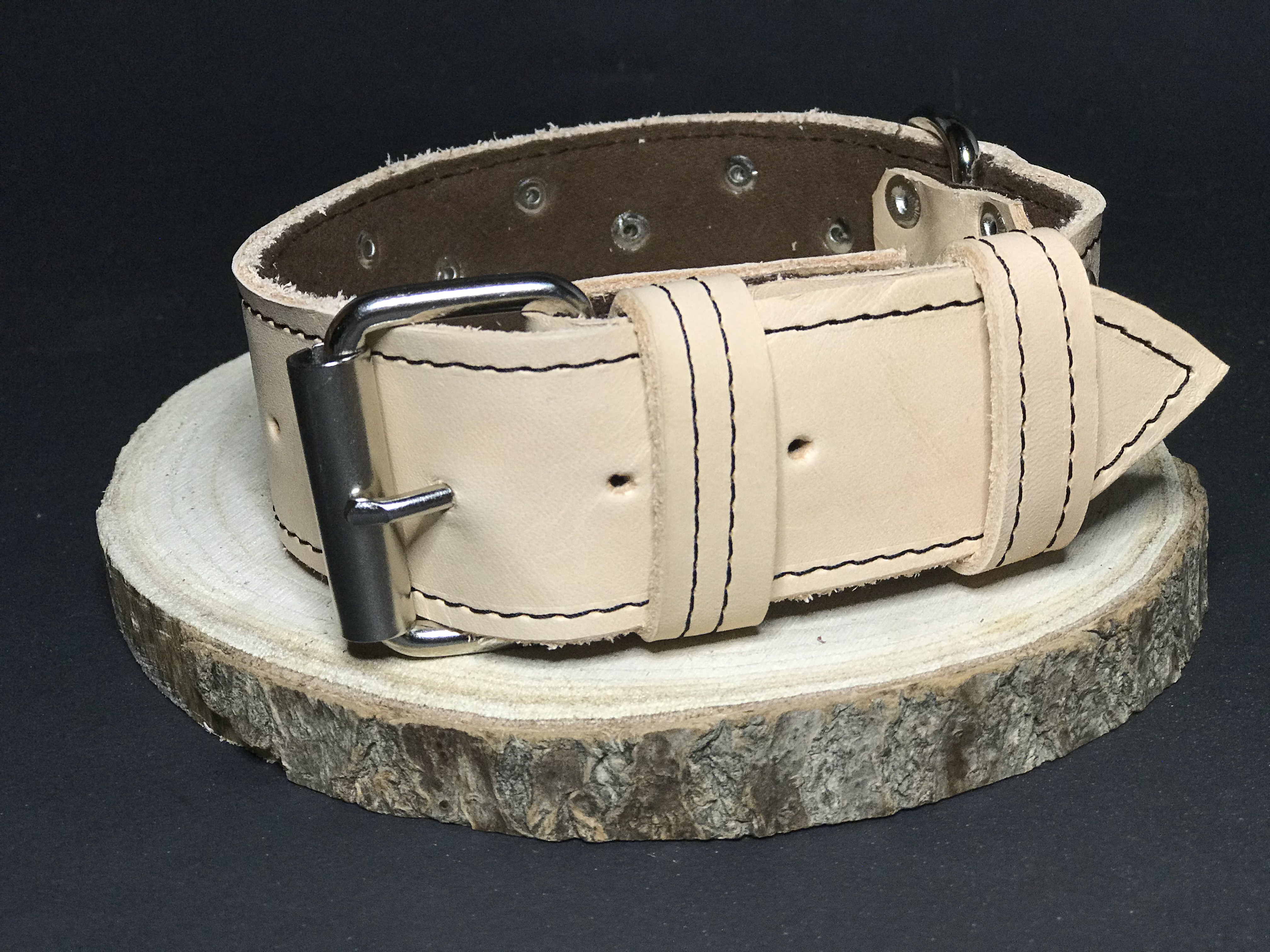 Palkar zdobený obojok z kože hladenice pre psov 50 cm x 40 mm prírodný