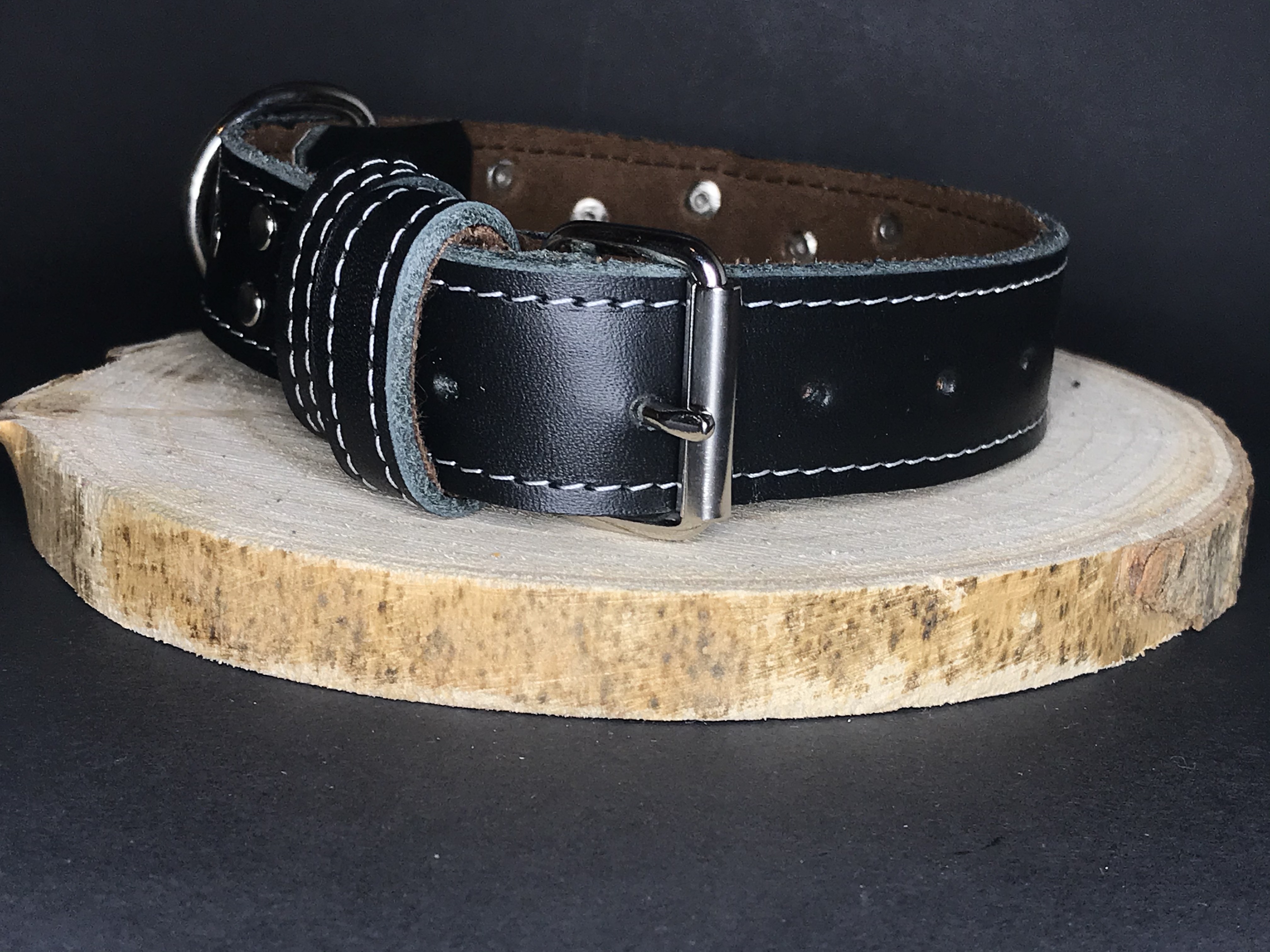 Palkar zdobený obojok z kože hladenice pre psov 55 cm x 30 mm čierny