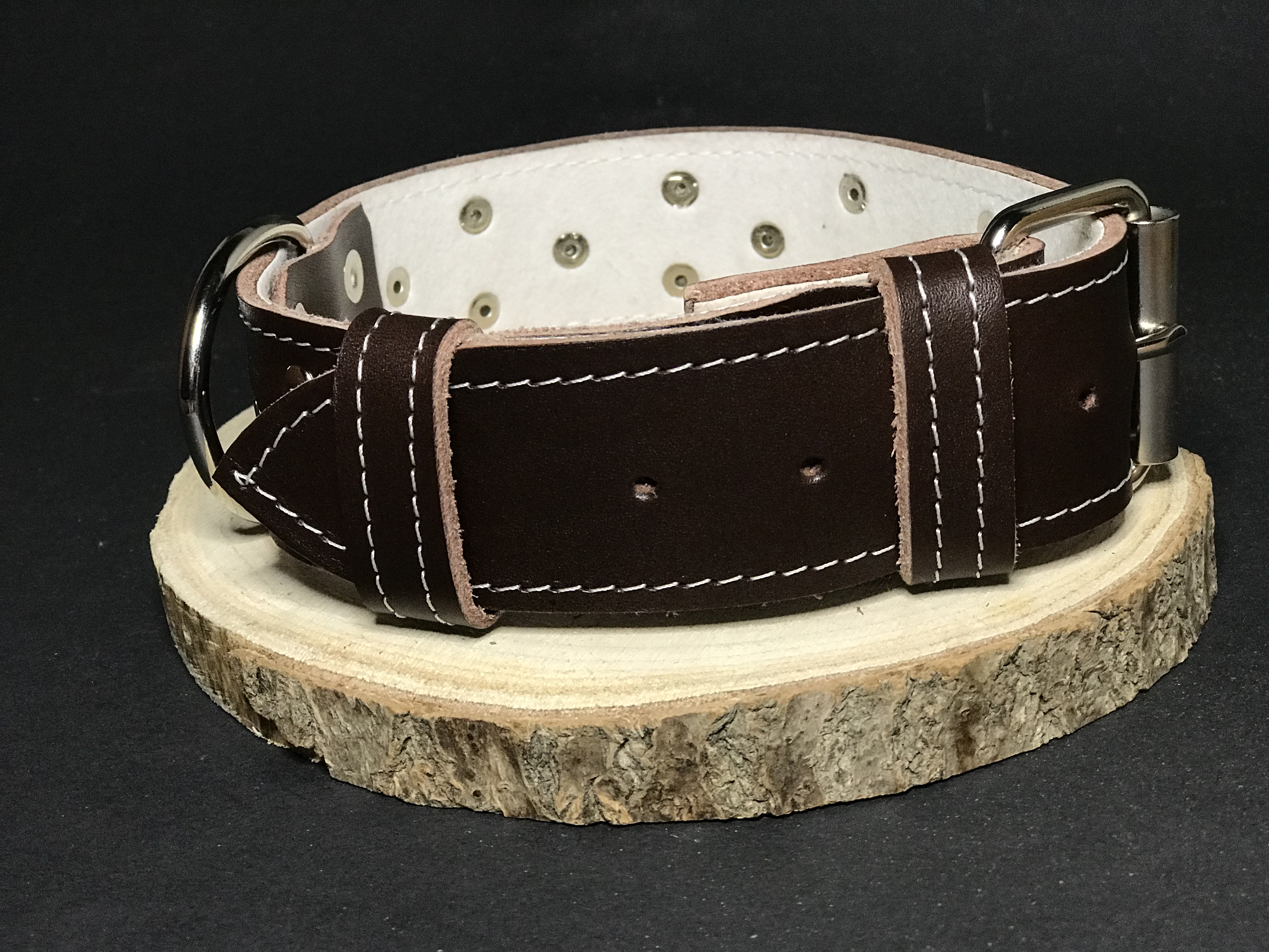 Palkar zdobený obojok z kože hladenice pre psov 55 cm x 40 mm hnedý