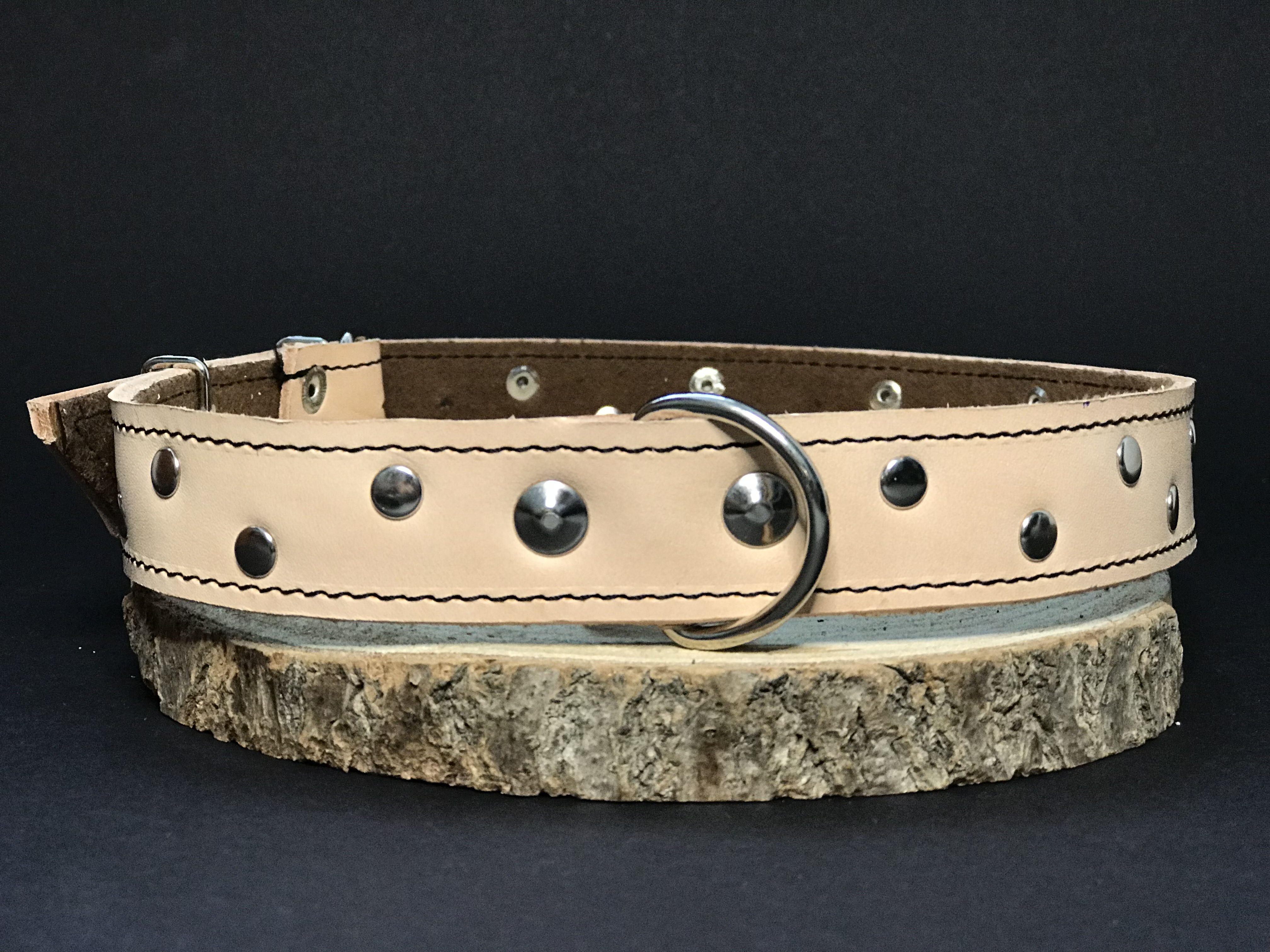 Palkar zdobený obojok z kože hladenice pre psov 60 cm x 24 mm prírodný