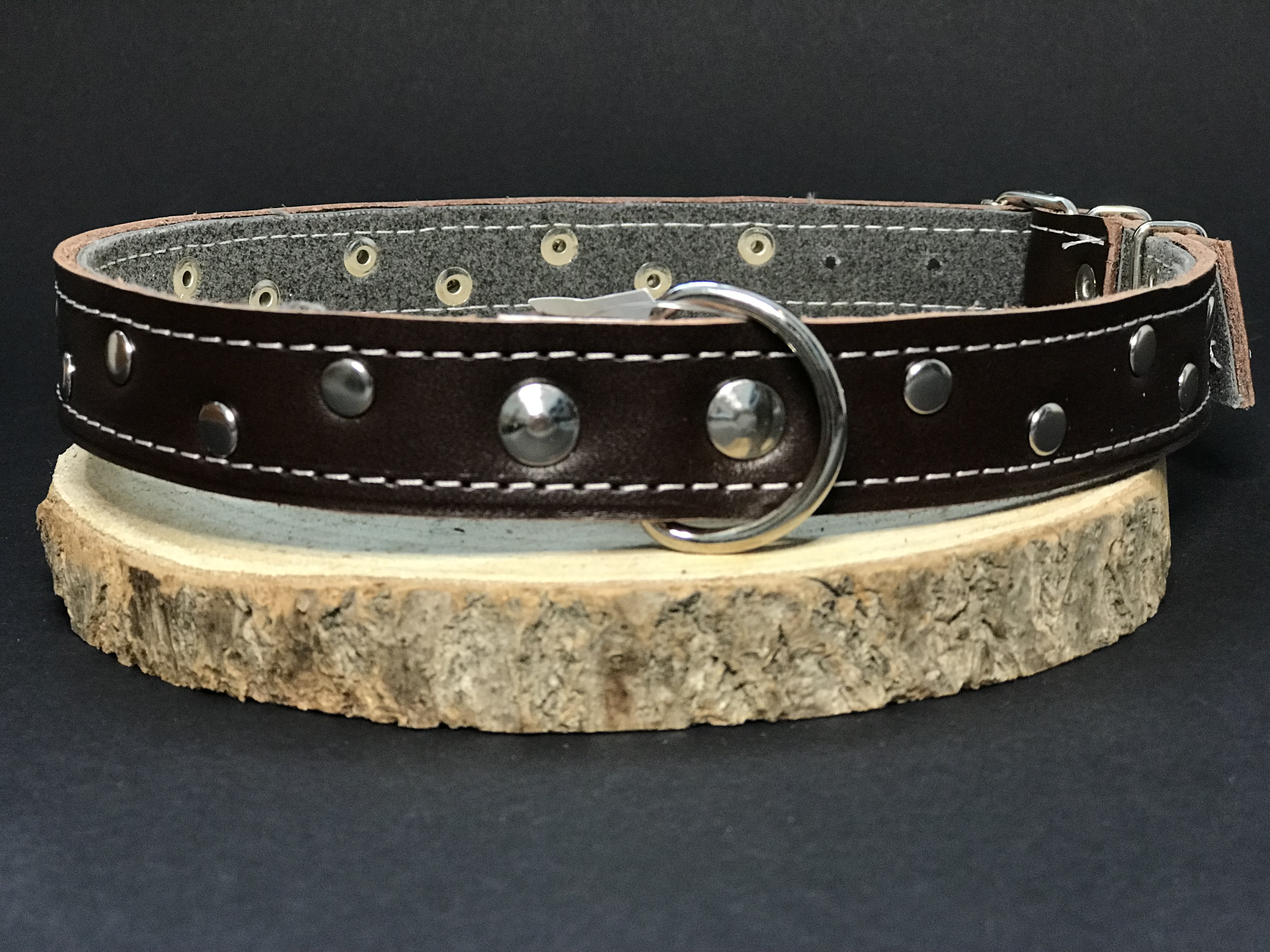 Palkar zdobený obojok z kože hladenice pre psov 60 cm x 24 mm hnedý