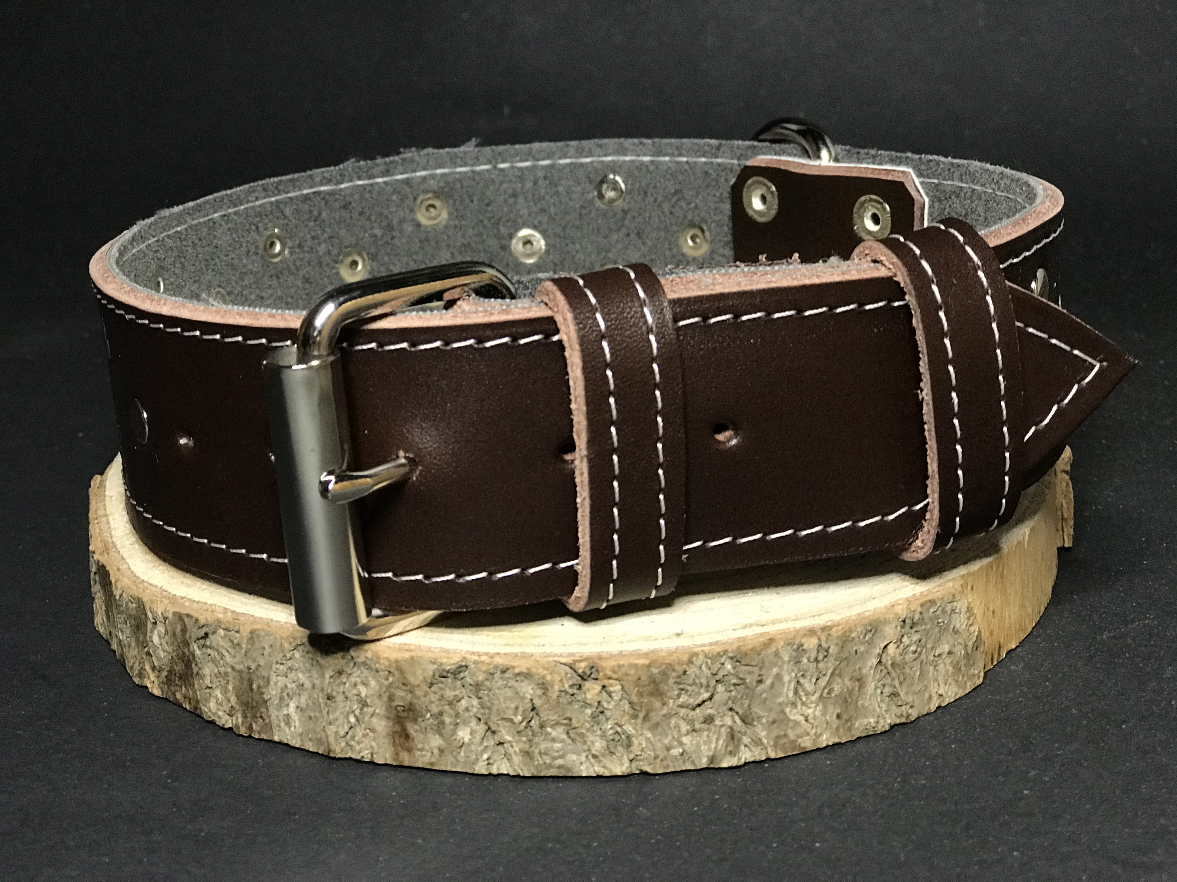 Palkar zdobený obojok z kože hladenice pre psov 65 cm x 40 mm hnedý