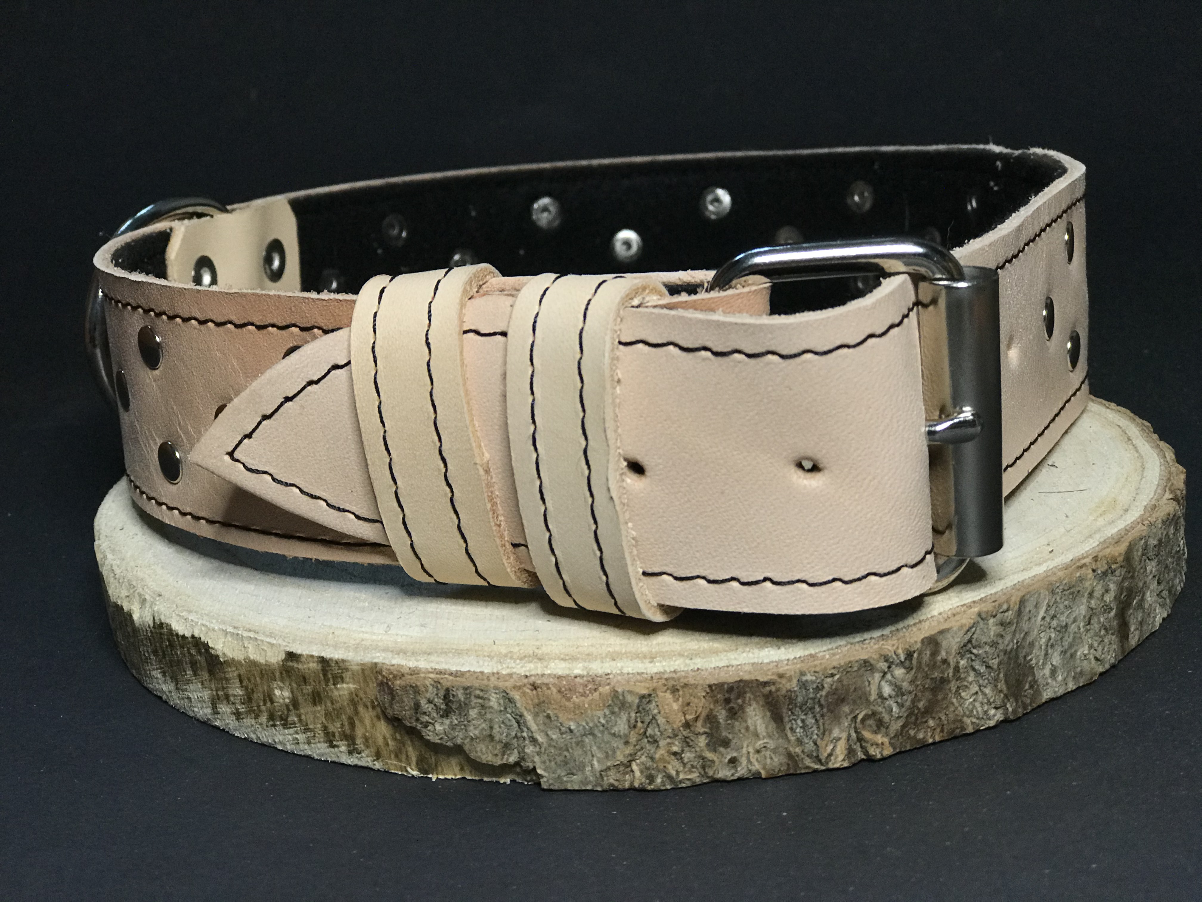 Palkar zdobený obojok z kože hladenice pre psov 70 cm x 40 mm prírodný