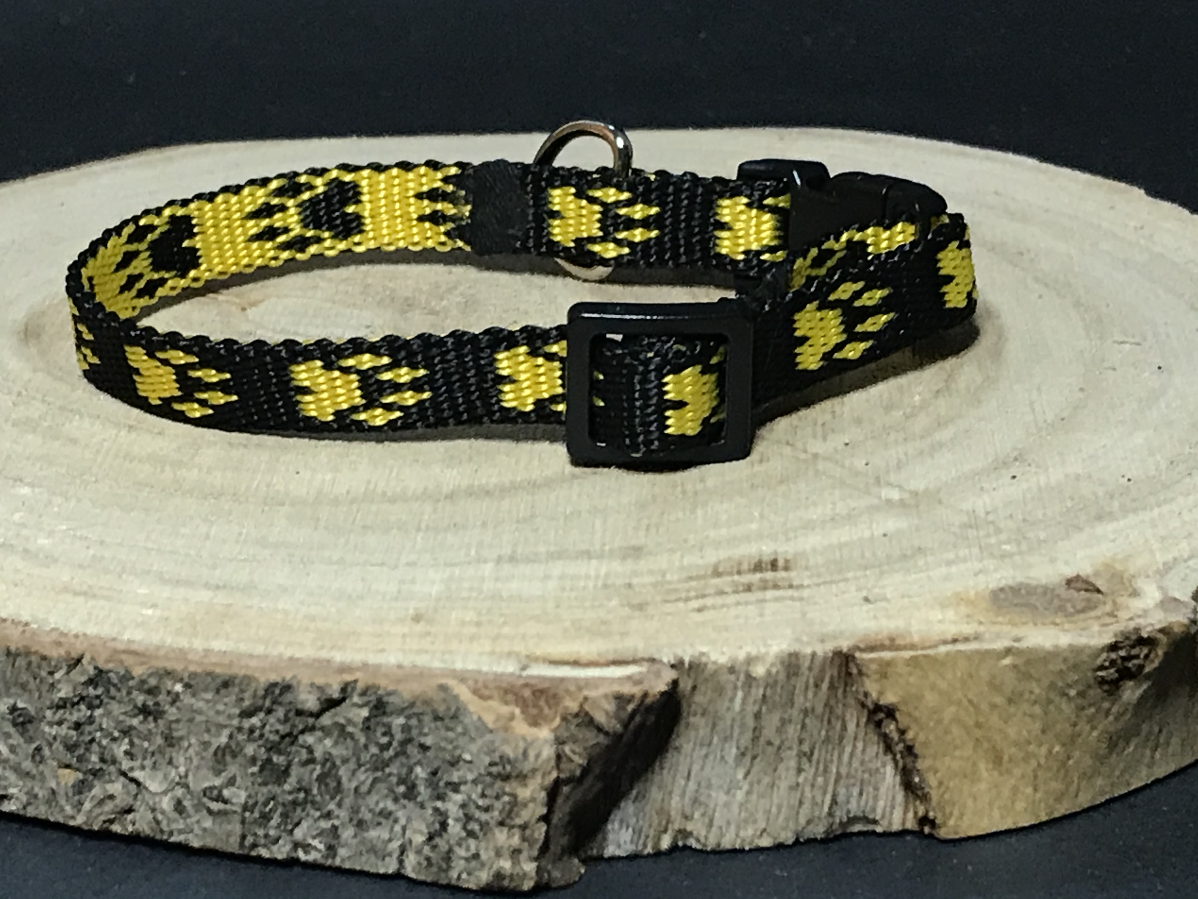 Palkar obojok z popruhu pre psov 25 cm x 10 mm čierno-žltá s labkami