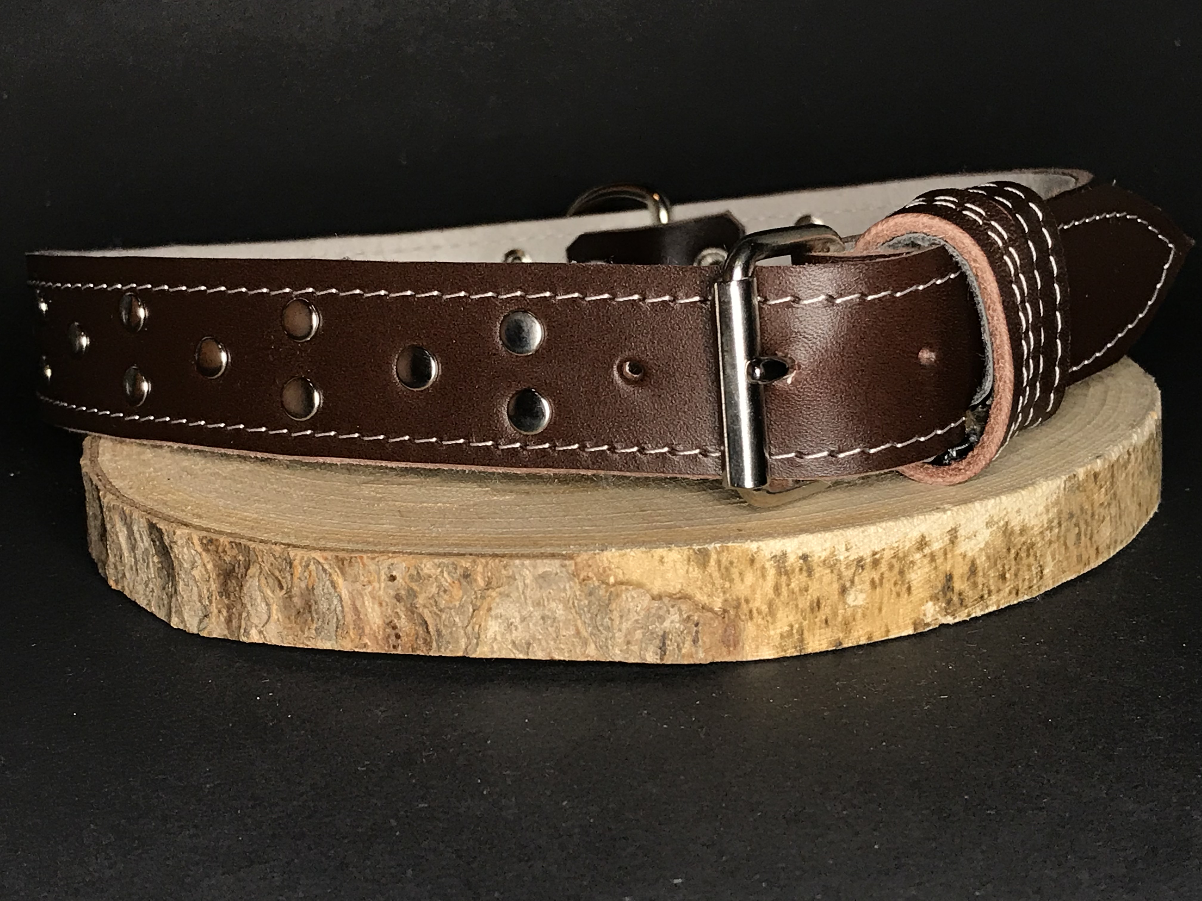 Palkar zdobený obojok z kože hladenice pre psov 75 cm x 30 mm hnedý