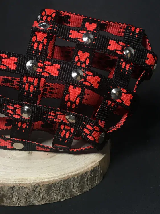 Palkar nylonový náhubok pre psov veľ. 2 22 cm x 7,5 cm čierno-červená