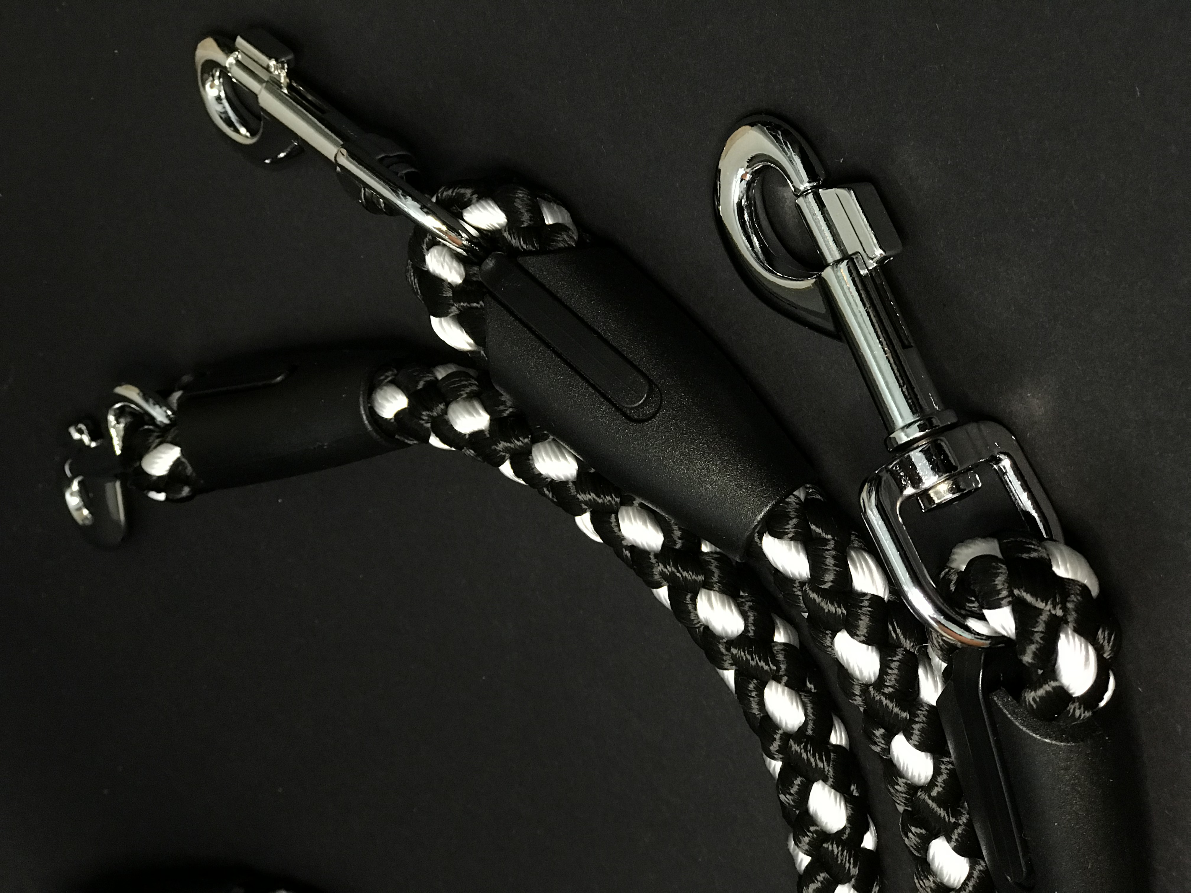 Palkar vodítko roztrojka pre psov 50 cm x 14 mm čierno-biela