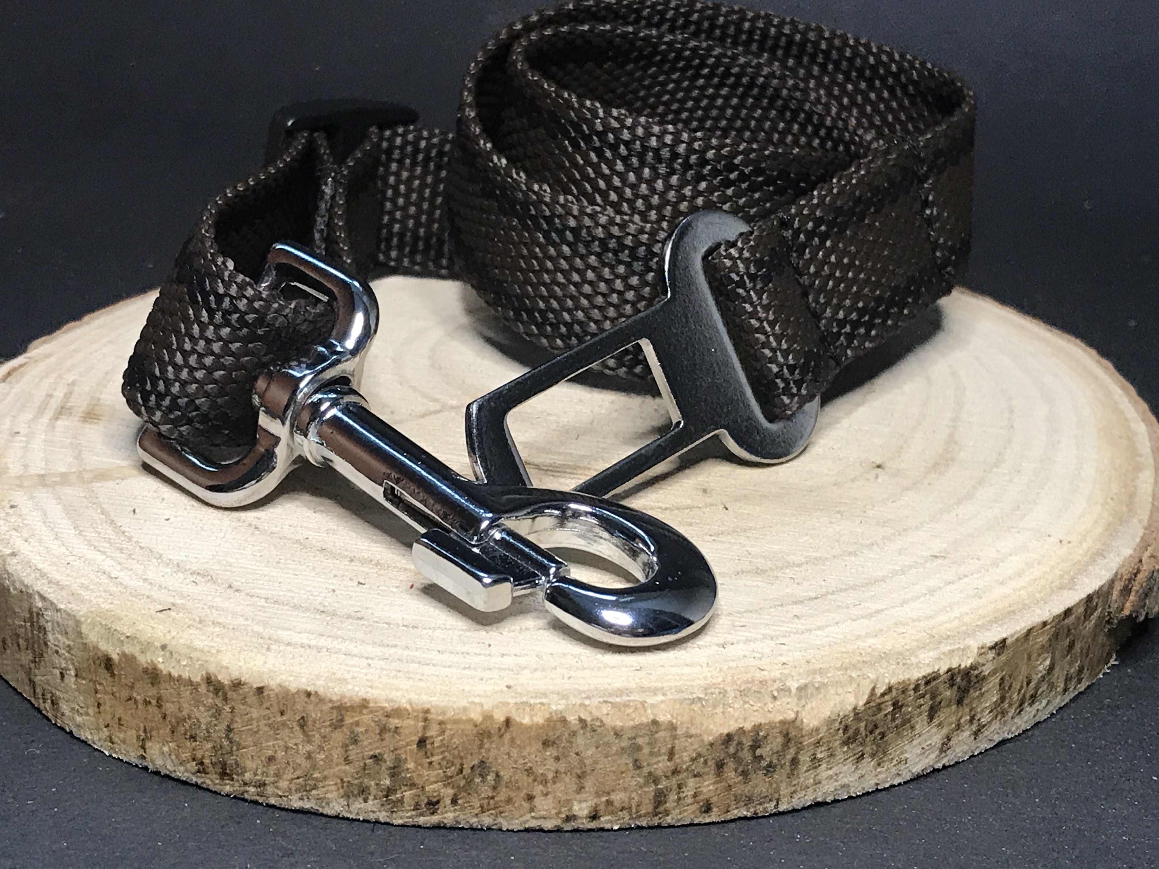 Palkar bezpečnostný pás do auta pre veľké psy 65 cm x 25 mm hnedá s páskami