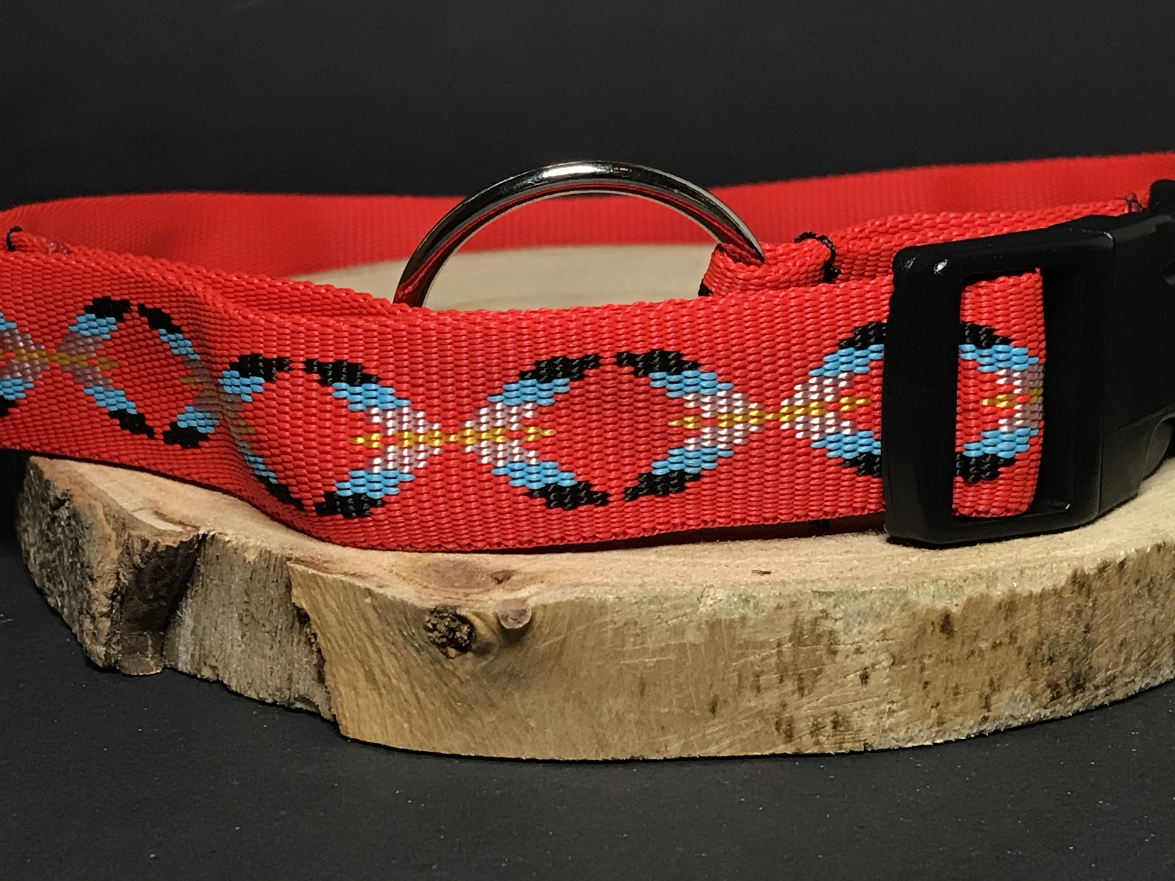 Palkar obojok z popruhu pre psov 65 cm x 25 mm červená s indiánom