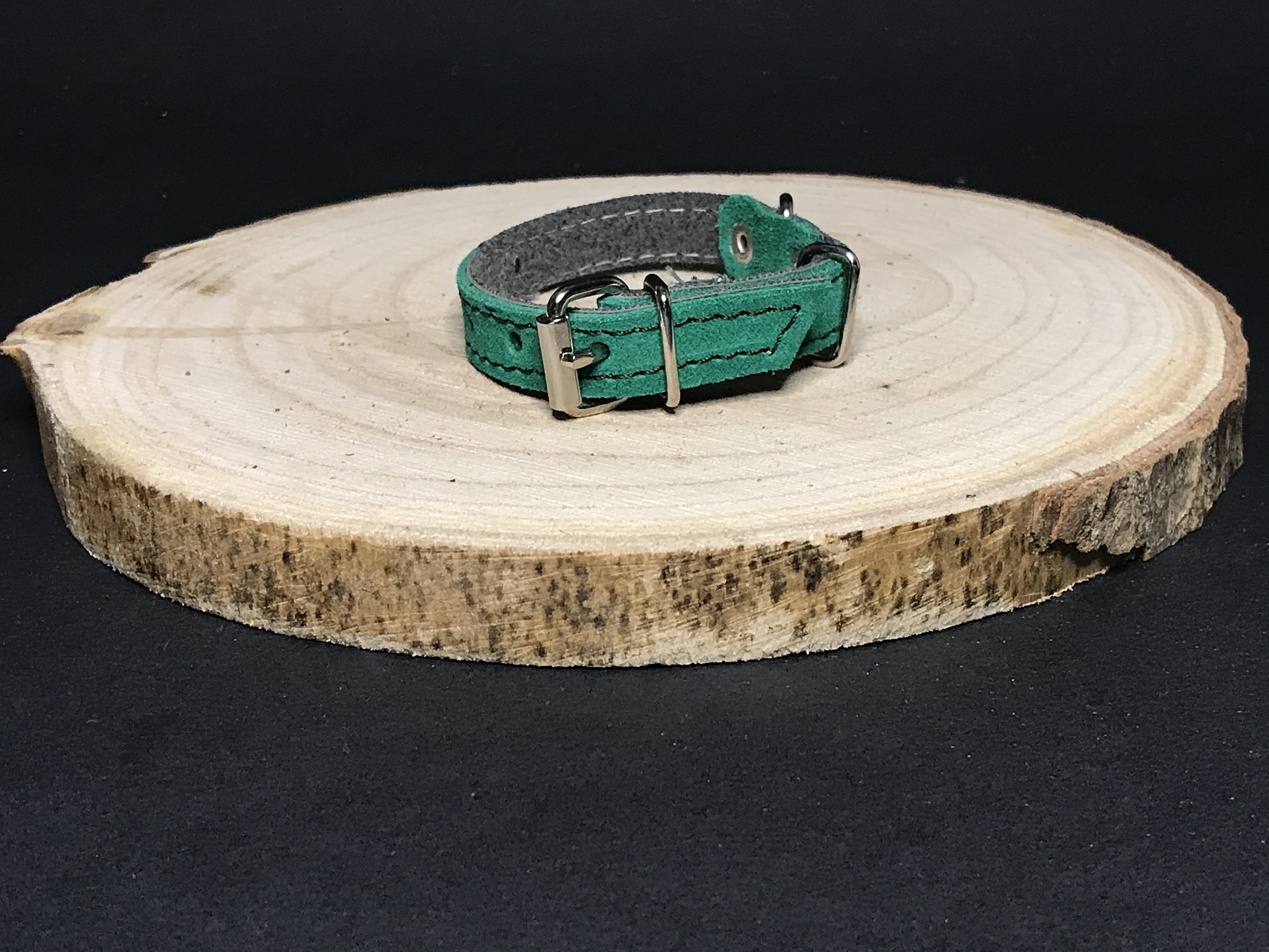 Palkar obojok z velúrovej kože pre psy 20 cm x 12 mm zelená