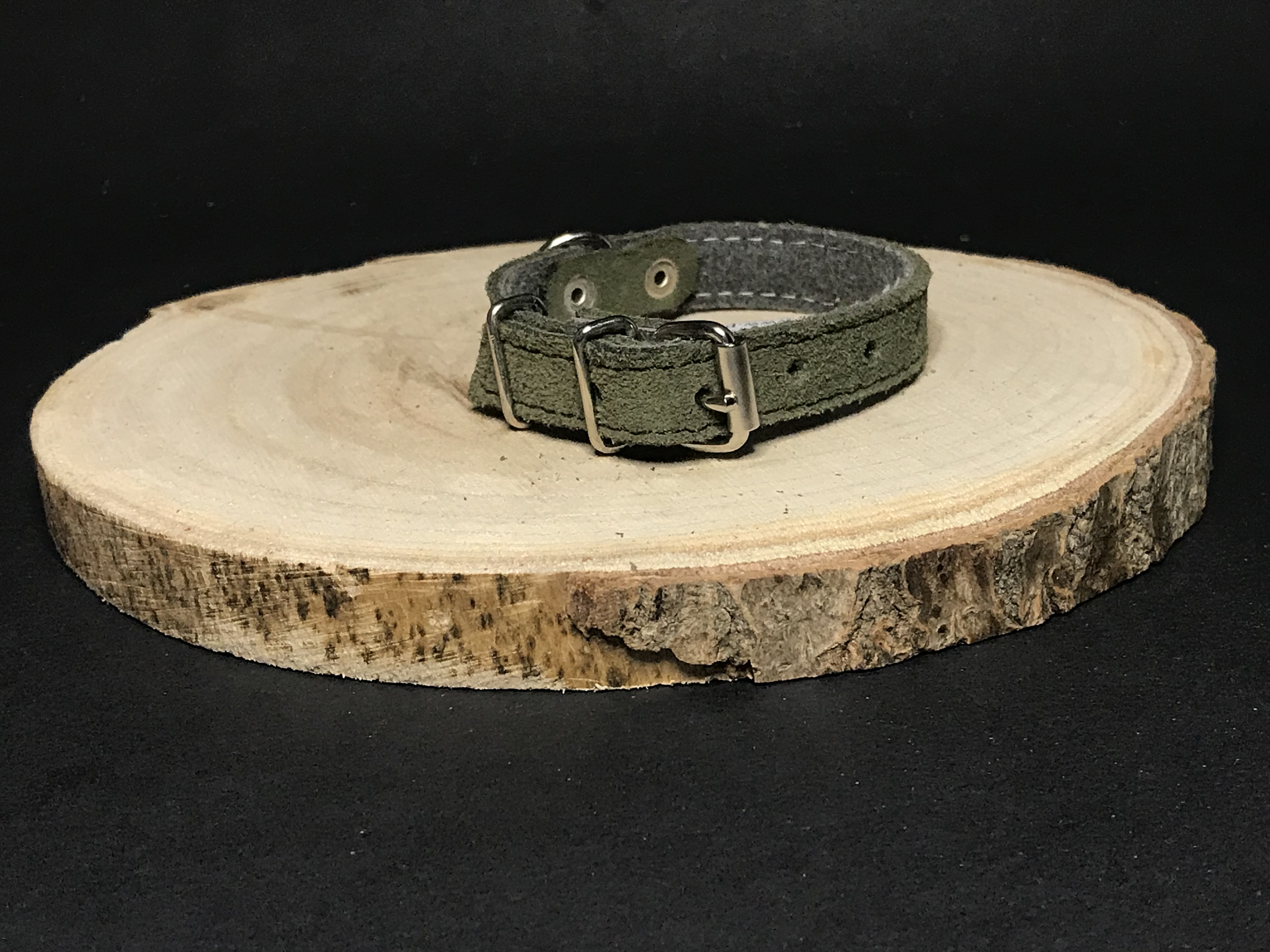 Palkar obojok z velúrovej kože pre psov 20 cm x 12 mm vojenská