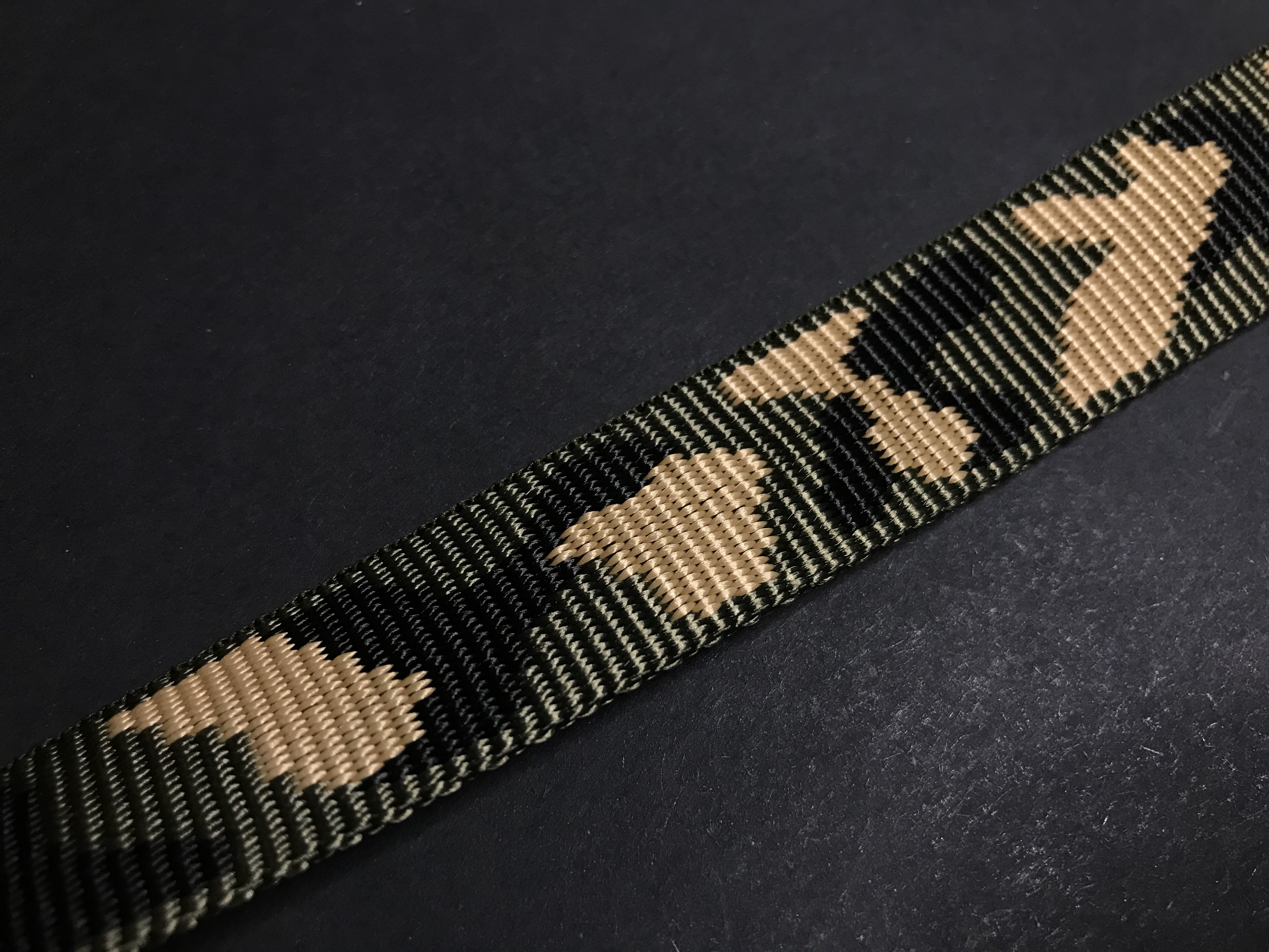 Palkar vodítko z popruhu pre psov 150 cm x 25 mm maskáčová