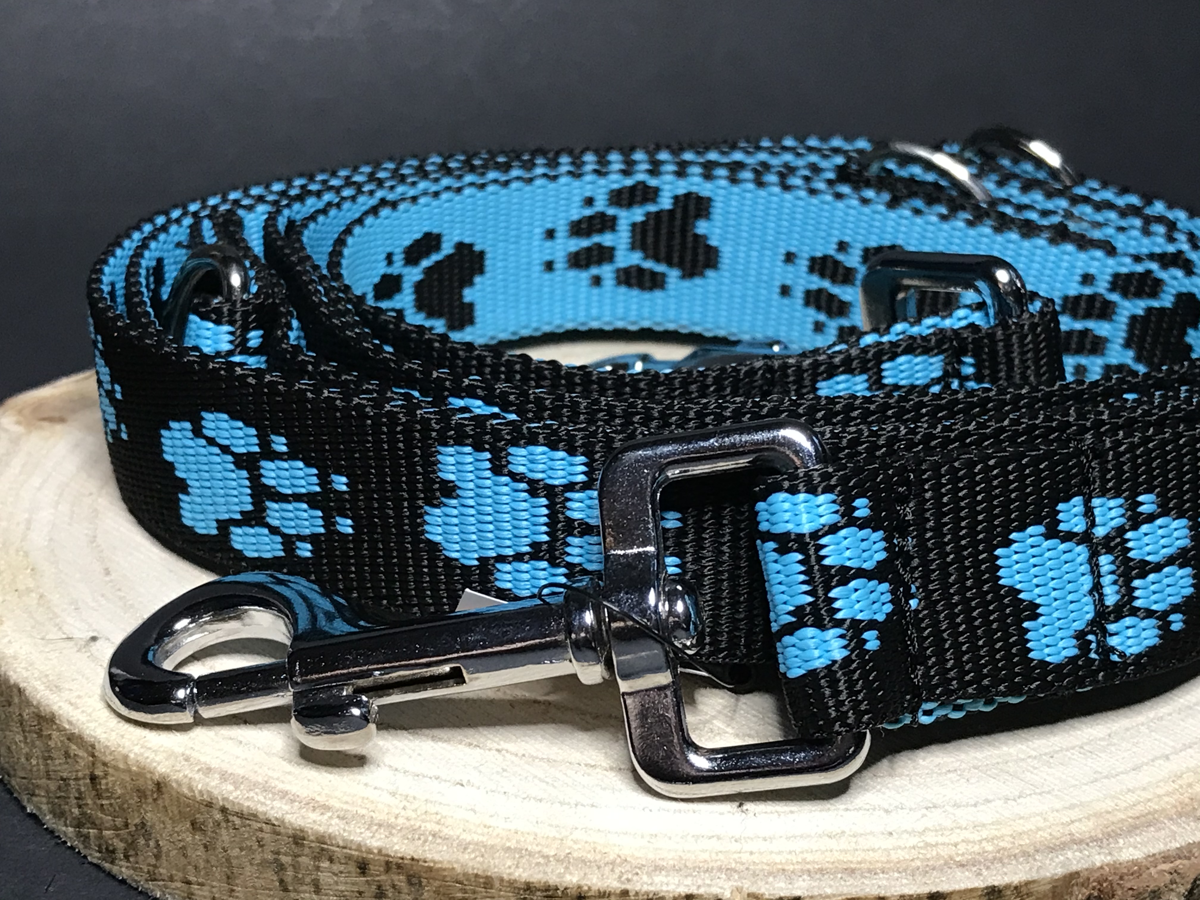 Palkar vodítko prepínacie z popruhu pre psov 250 cm x 25 mm čierno-svetlo modrá s labkami