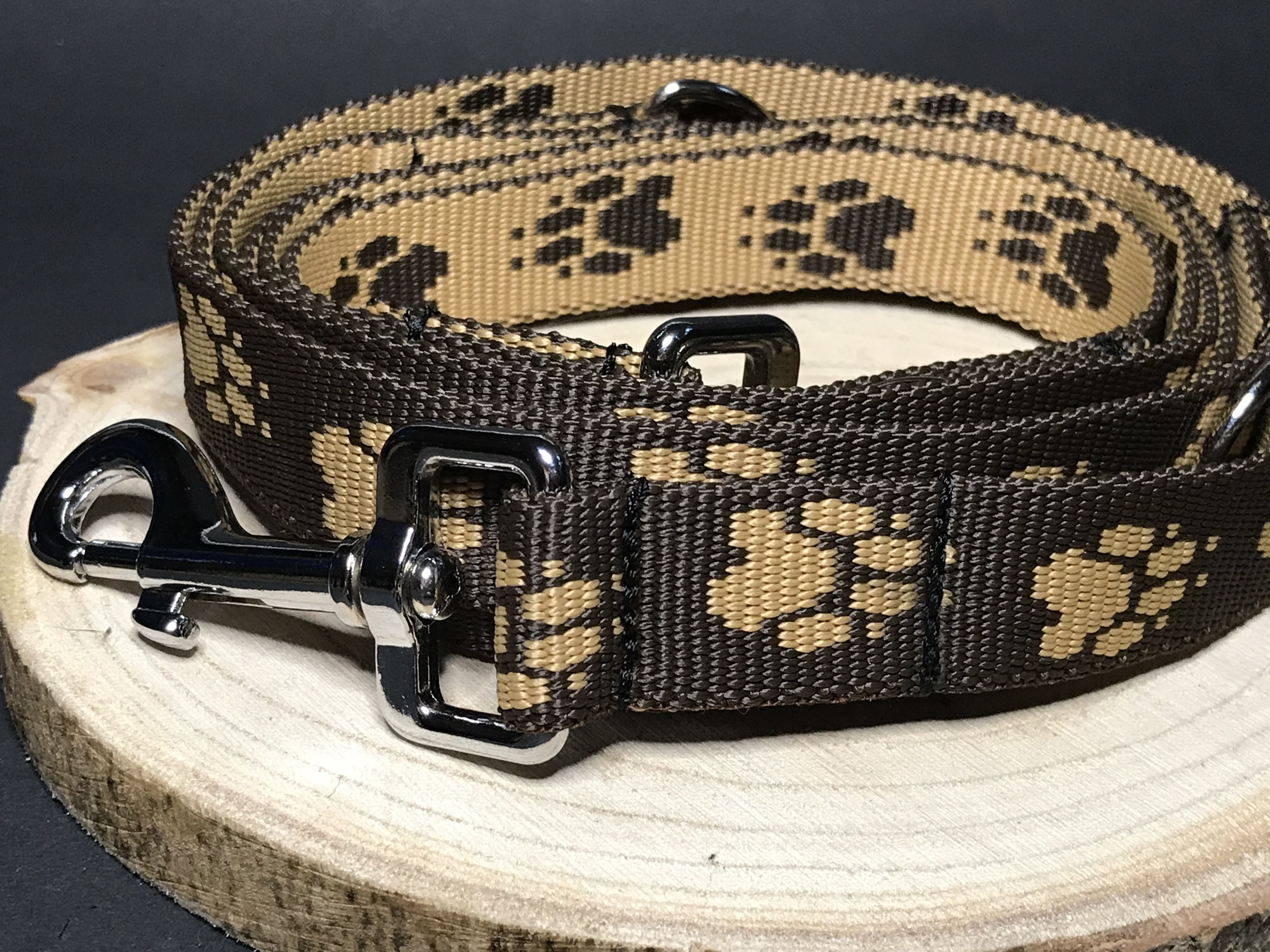 Palkar vodítko prepínacie z popruhu pre psov 250 cm x 25 mm hnedá s labkami