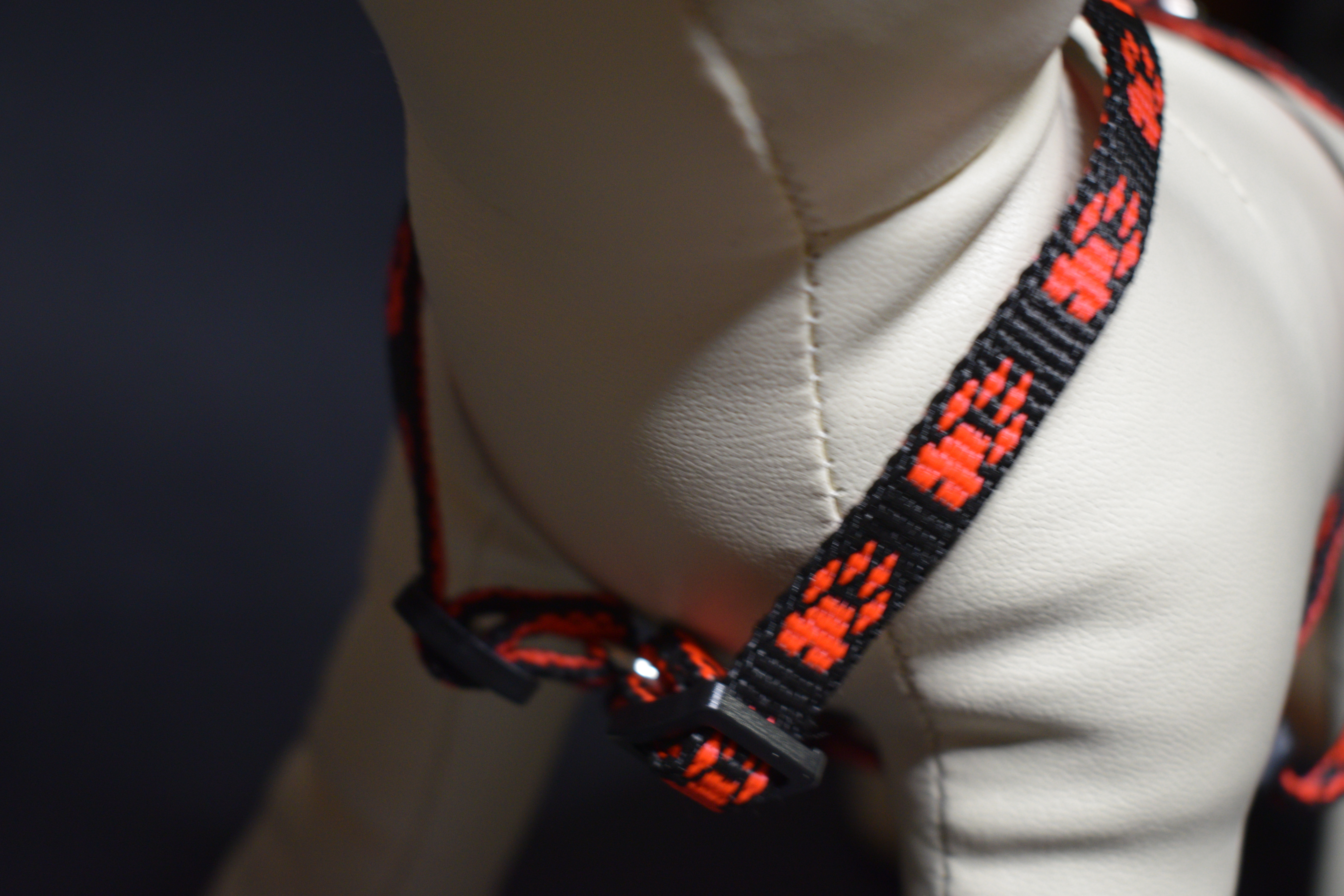 Palkar klasický postroj pre psov 22 cm - 40 cm veľ. 1 čierno-červená s labkami