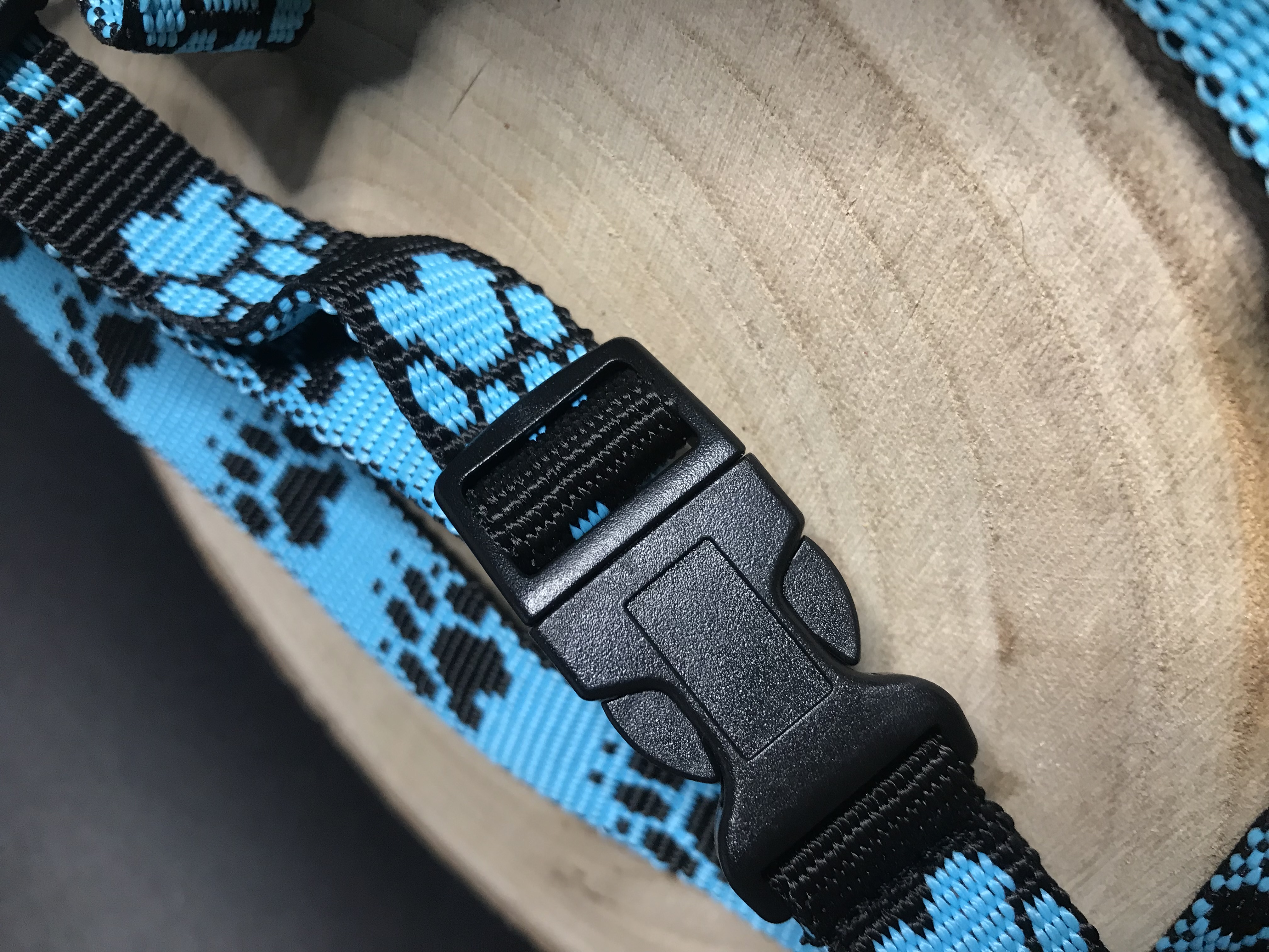 Palkar klasický postroj pre psov 36 cm - 60 cm veľ. 3 čierno-svetlo modrá s labkami