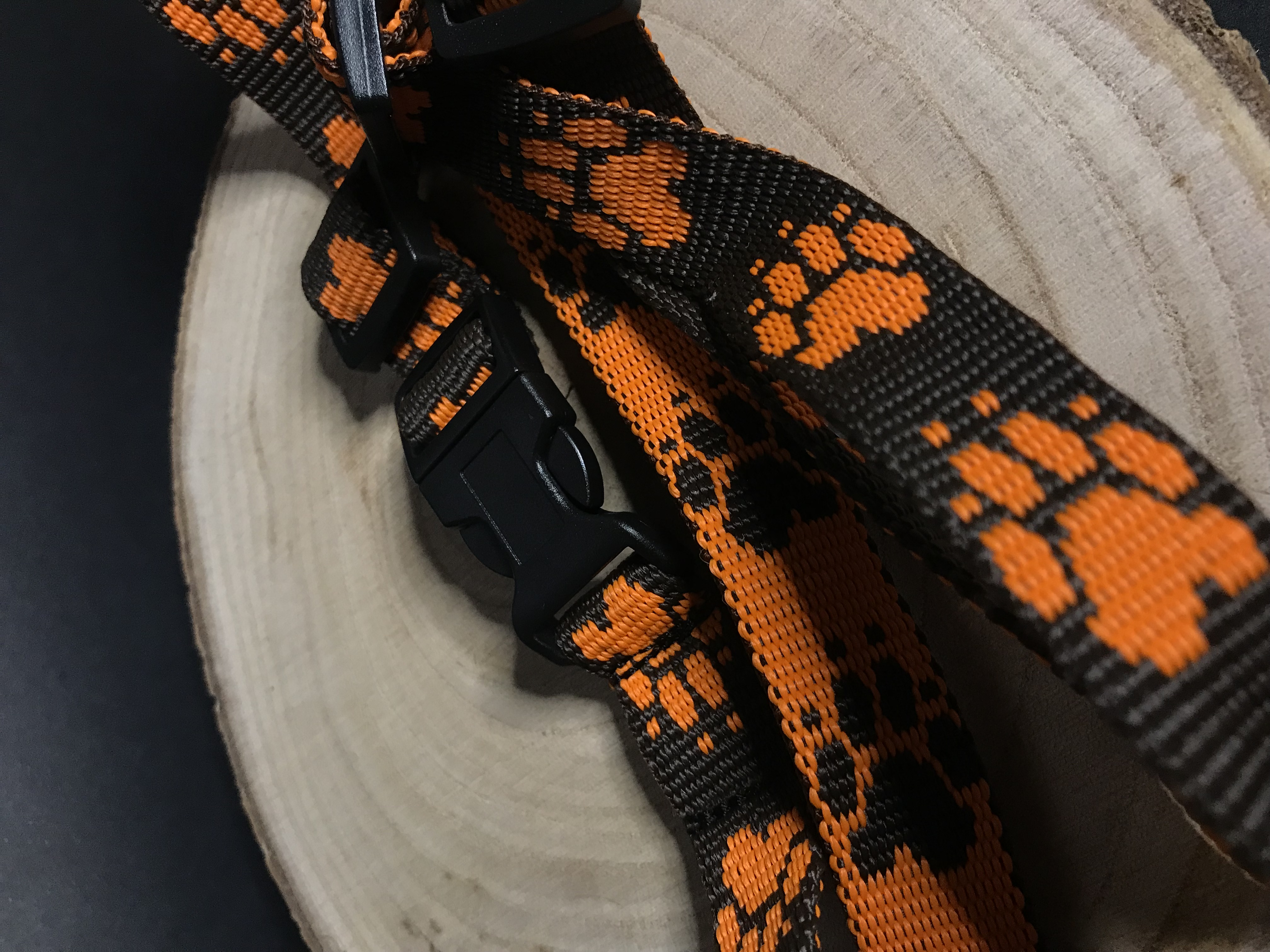 Palkar klasický postroj pre psov 36 cm - 60 cm veľ. 3 čierno-oranžová s labkami