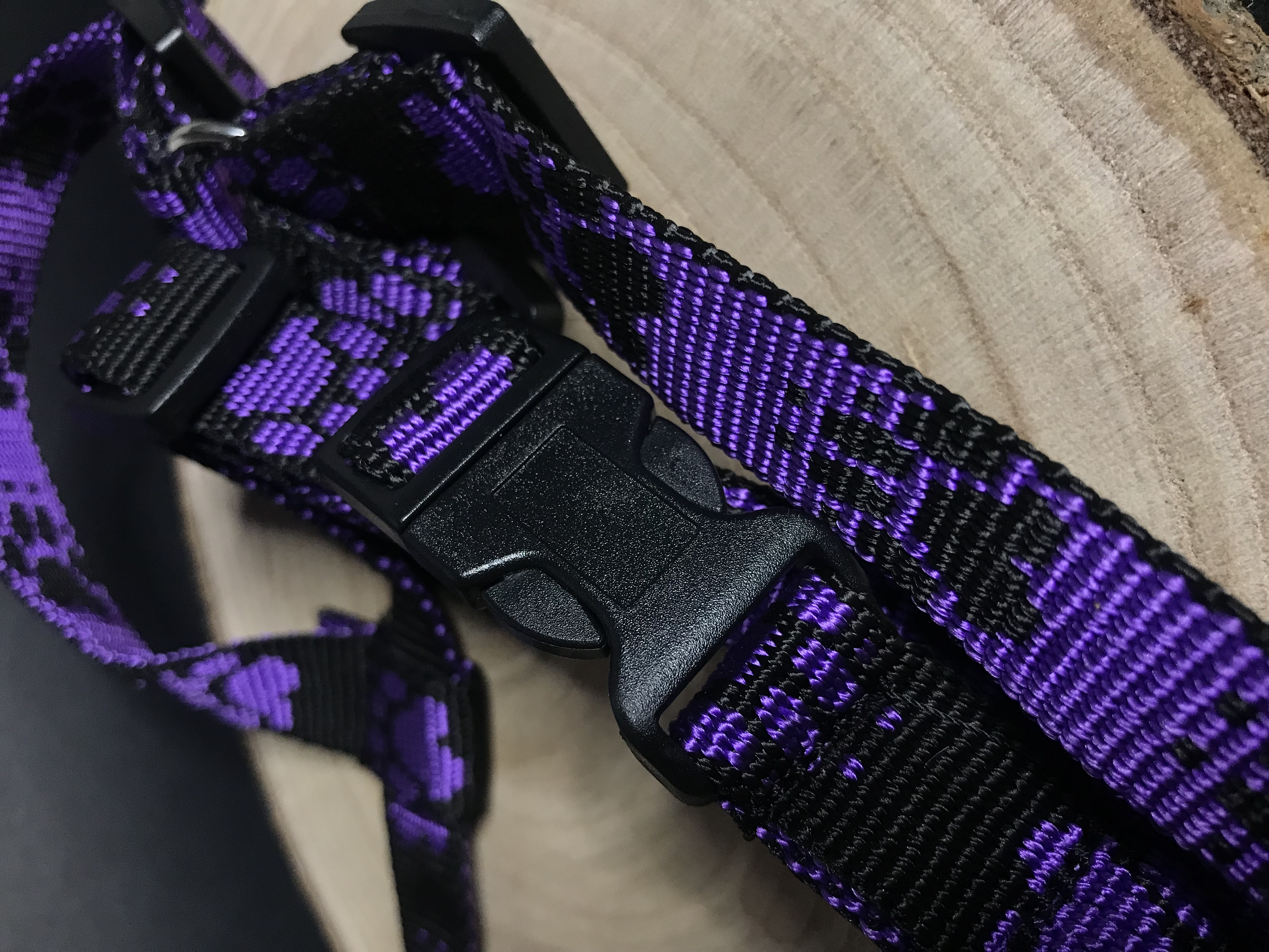 Palkar klasický postroj pre psov 36 cm - 60 cm veľ. 3 čierno-fialová s labkami