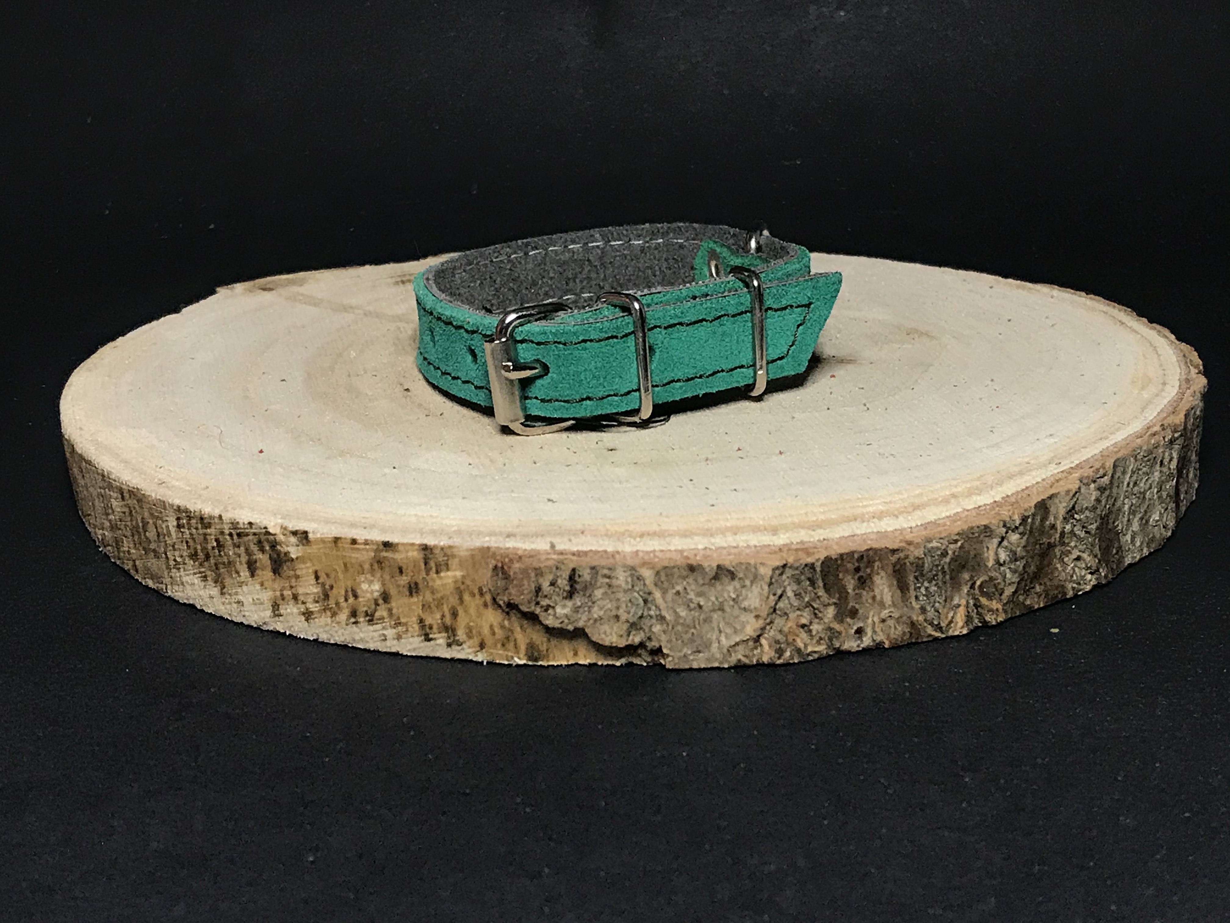 Palkar obojok z velúrovej kože pre psov 25 cm x 14 mm zelená