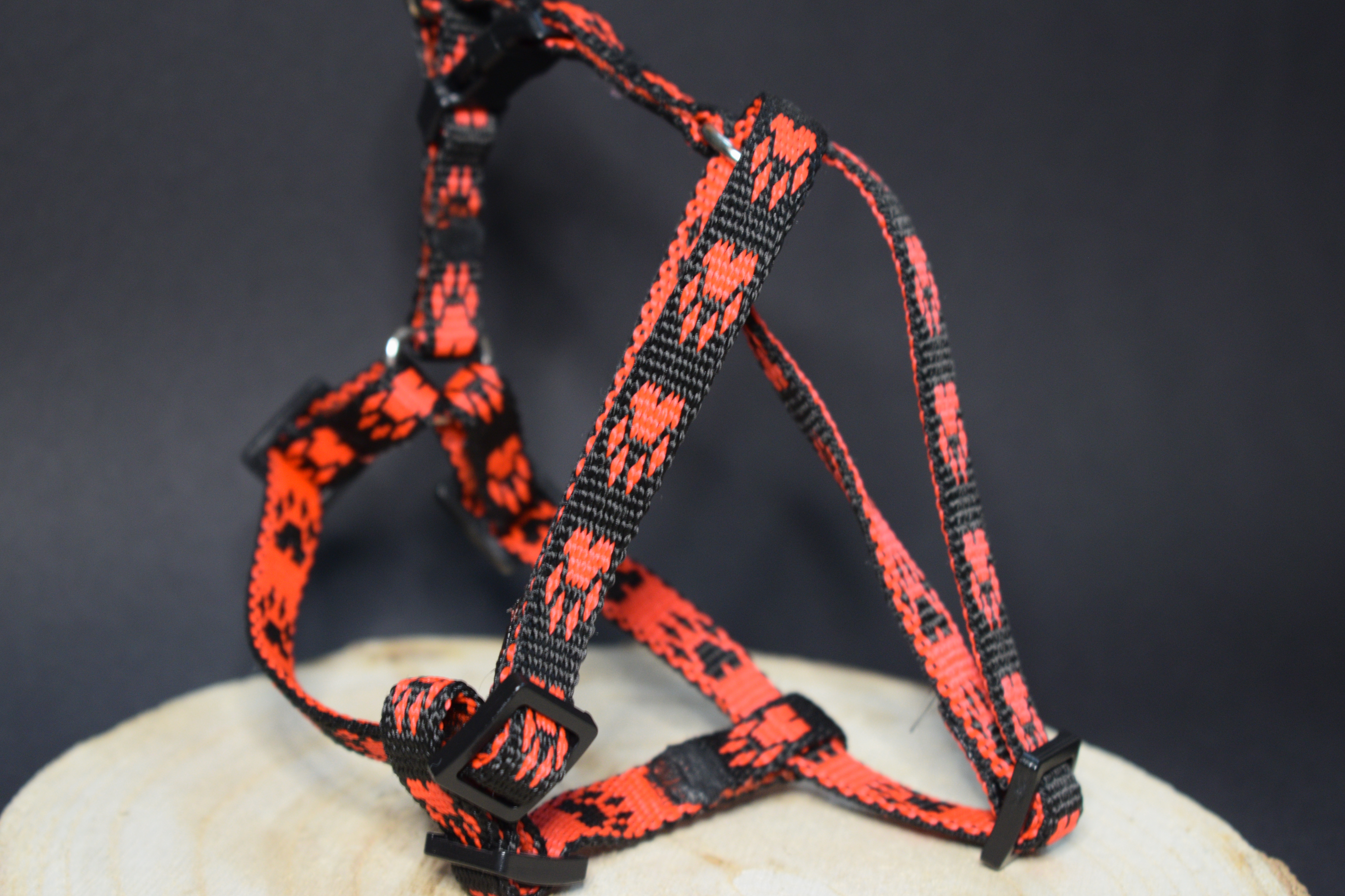 Palkar motýlik postroj pre psov 28 cm - 40 cm veľ. 1 čierno-červená s labkami