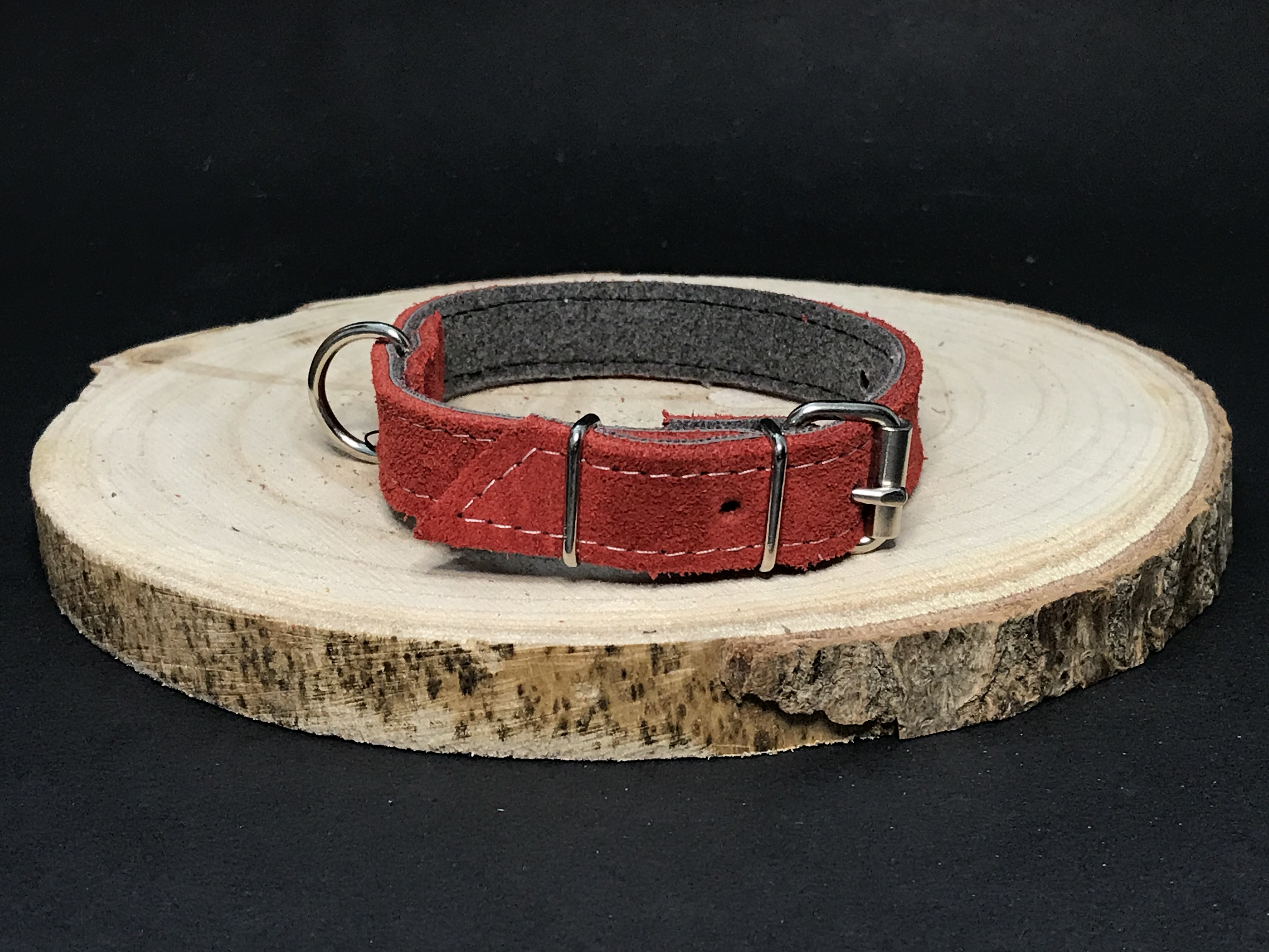 Palkar obojok z velúrovej kože pre psov 30 cm x 16 mm tmavo-červená