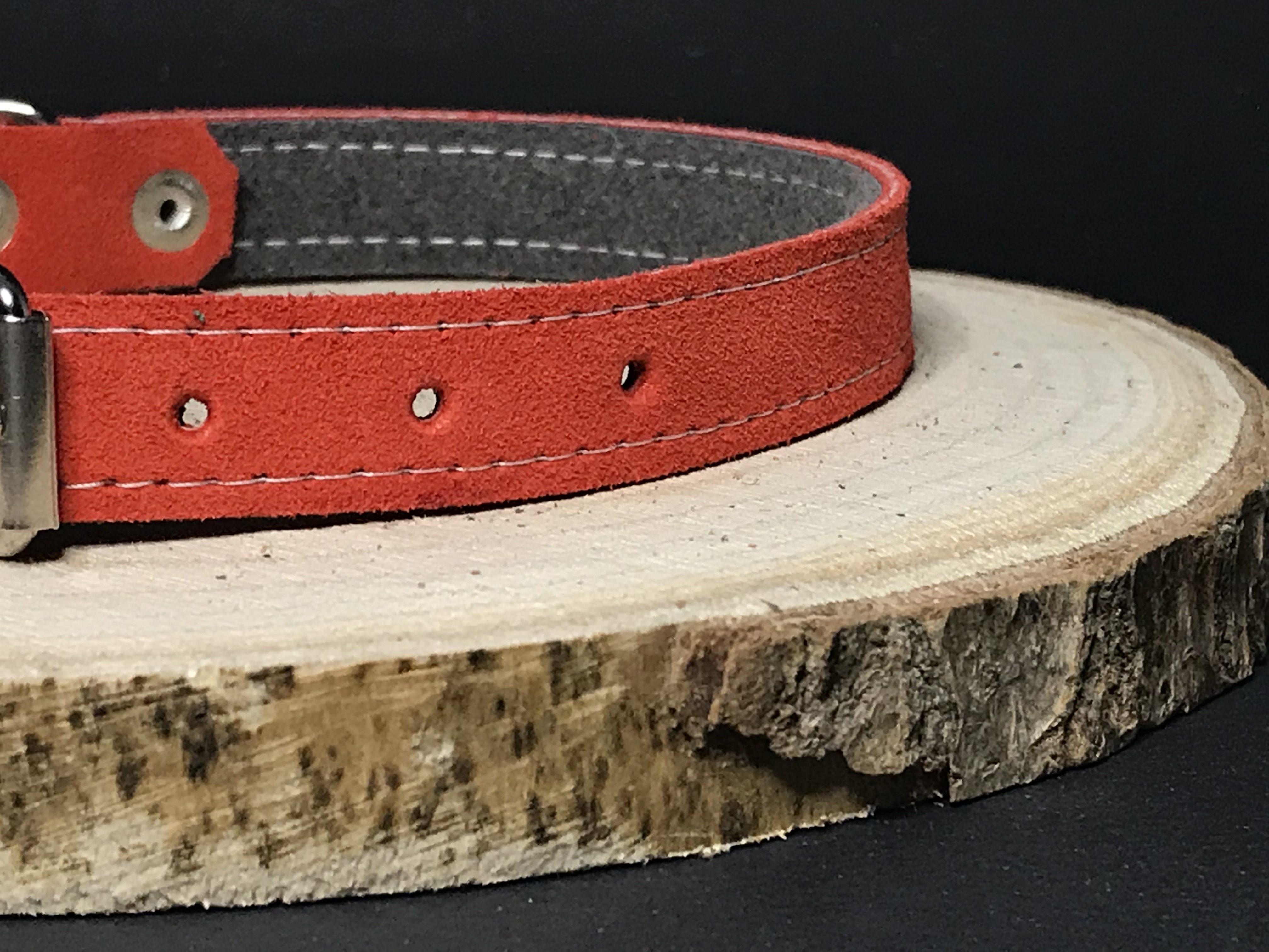 Palkar obojok z velúrovej kože pre psov 40 cm x 18 mm červená