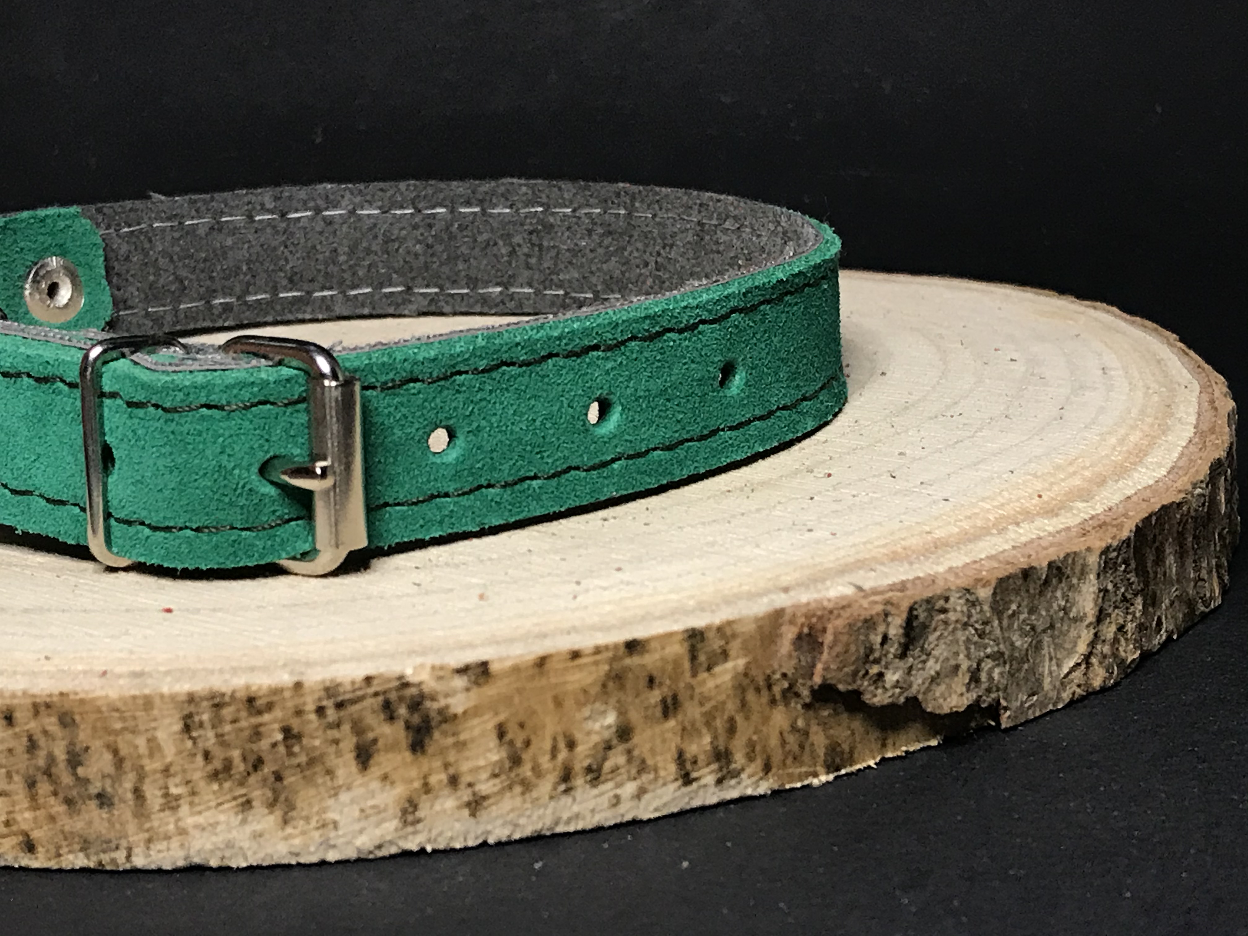 Palkar obojok z velúrovej kože pre psov 40 cm x 18 mm zelená