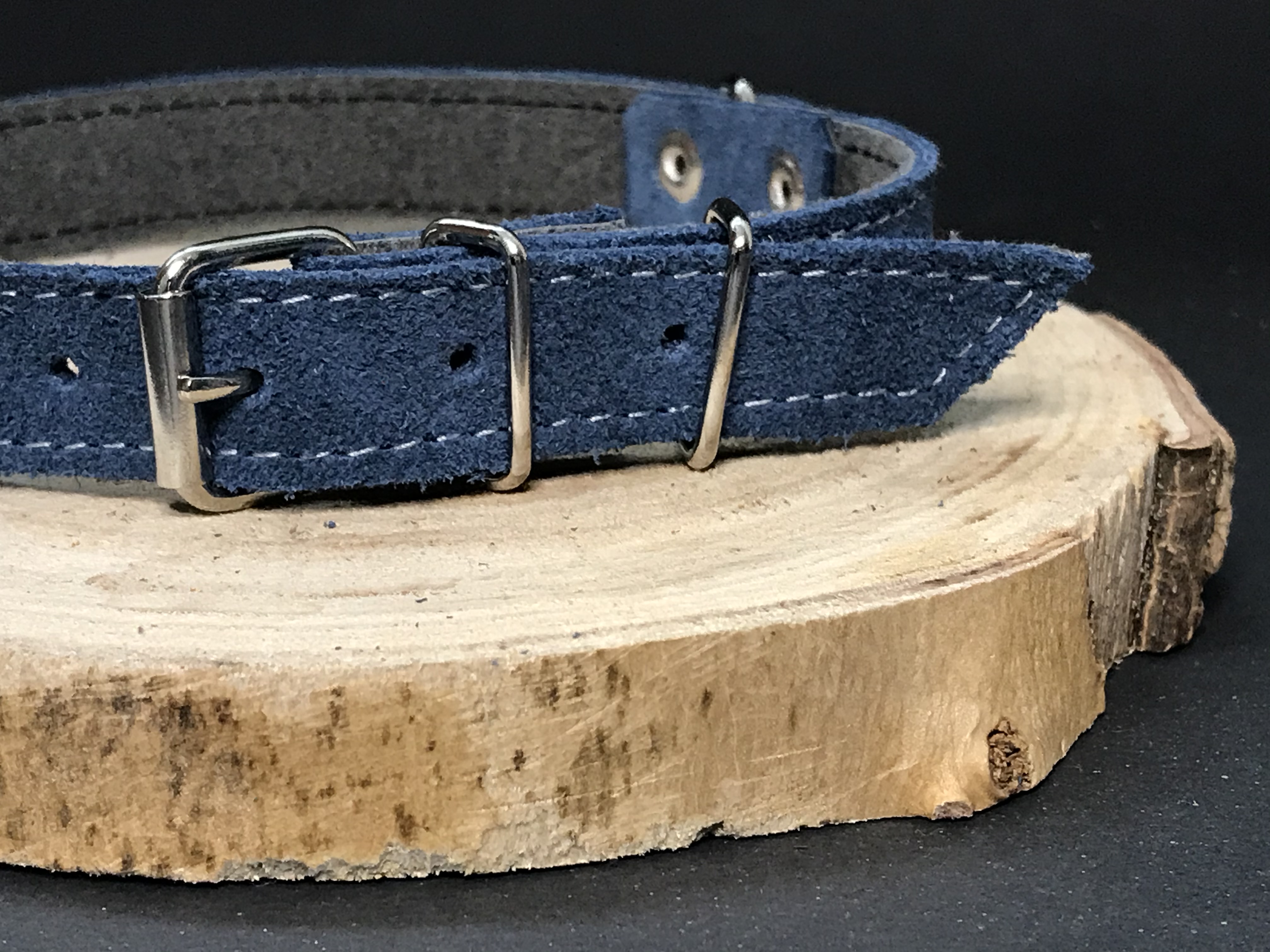 Palkar obojok z velúrovej kože pre psov 45 cm x 20 mm modrá