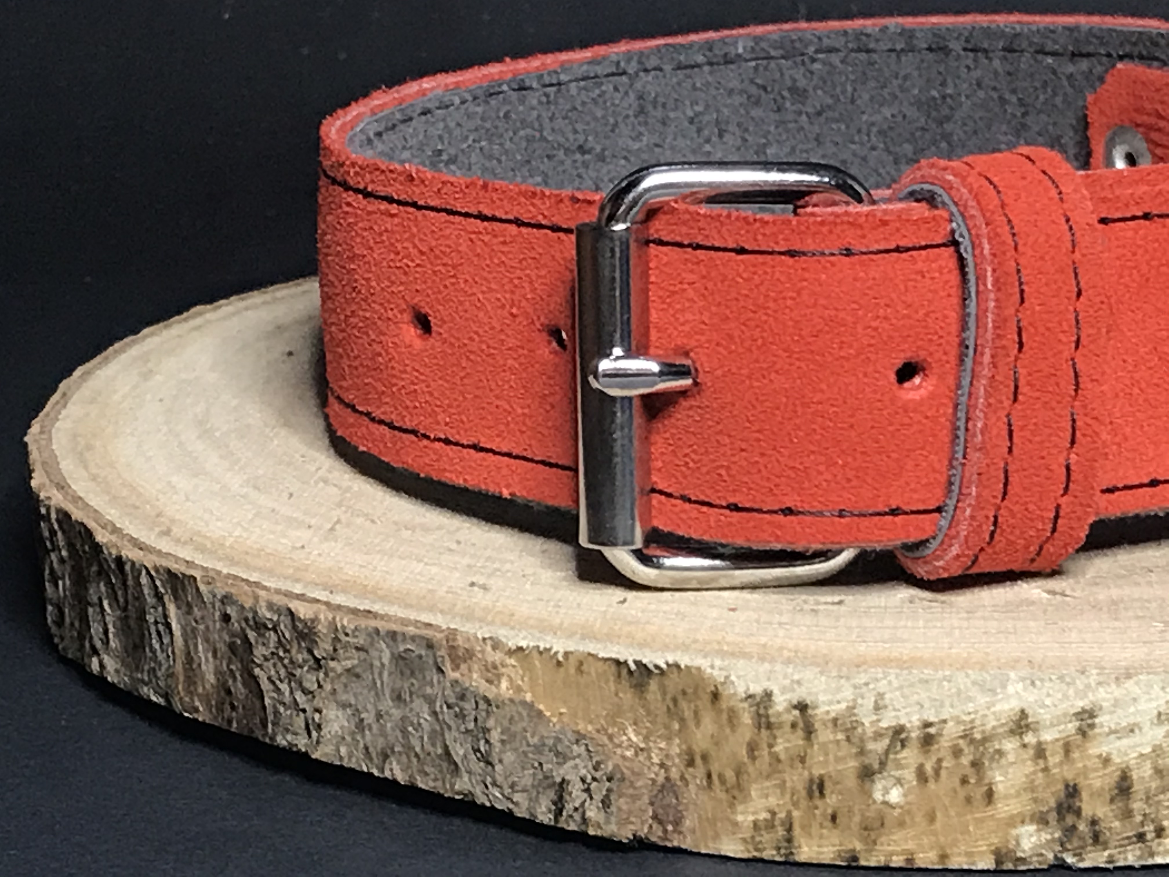 Palkar obojok z velúrovej kože pre psov 45 cm x 30 mm červená