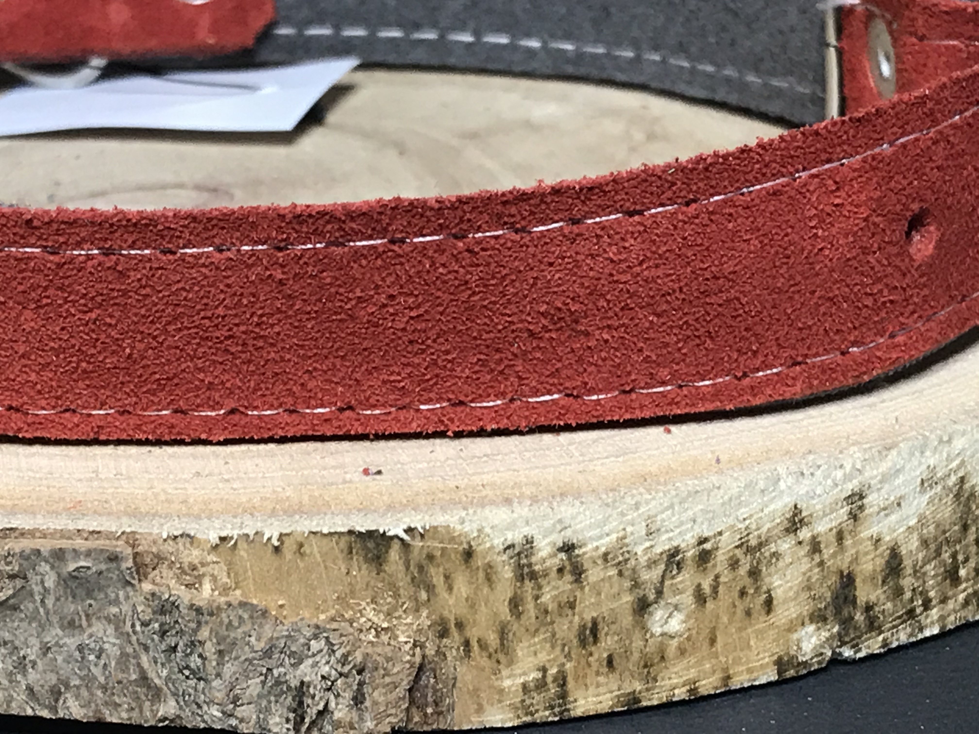 Palkar obojok z velúrovej kože pre psov 50 cm x 22 mm červená