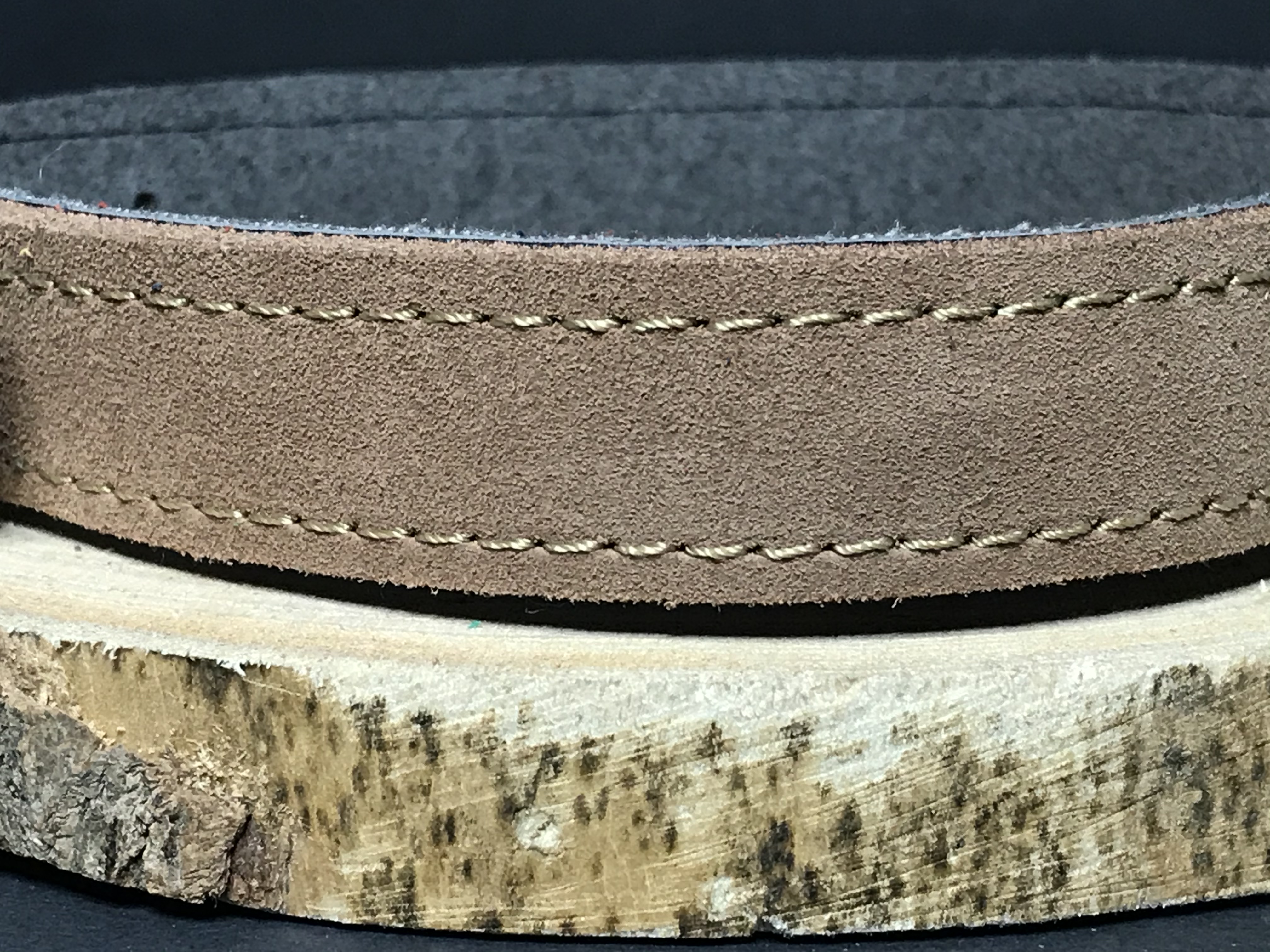 Palkar obojok z velúrovej kože pre psov 50 cm x 22 mm béžová