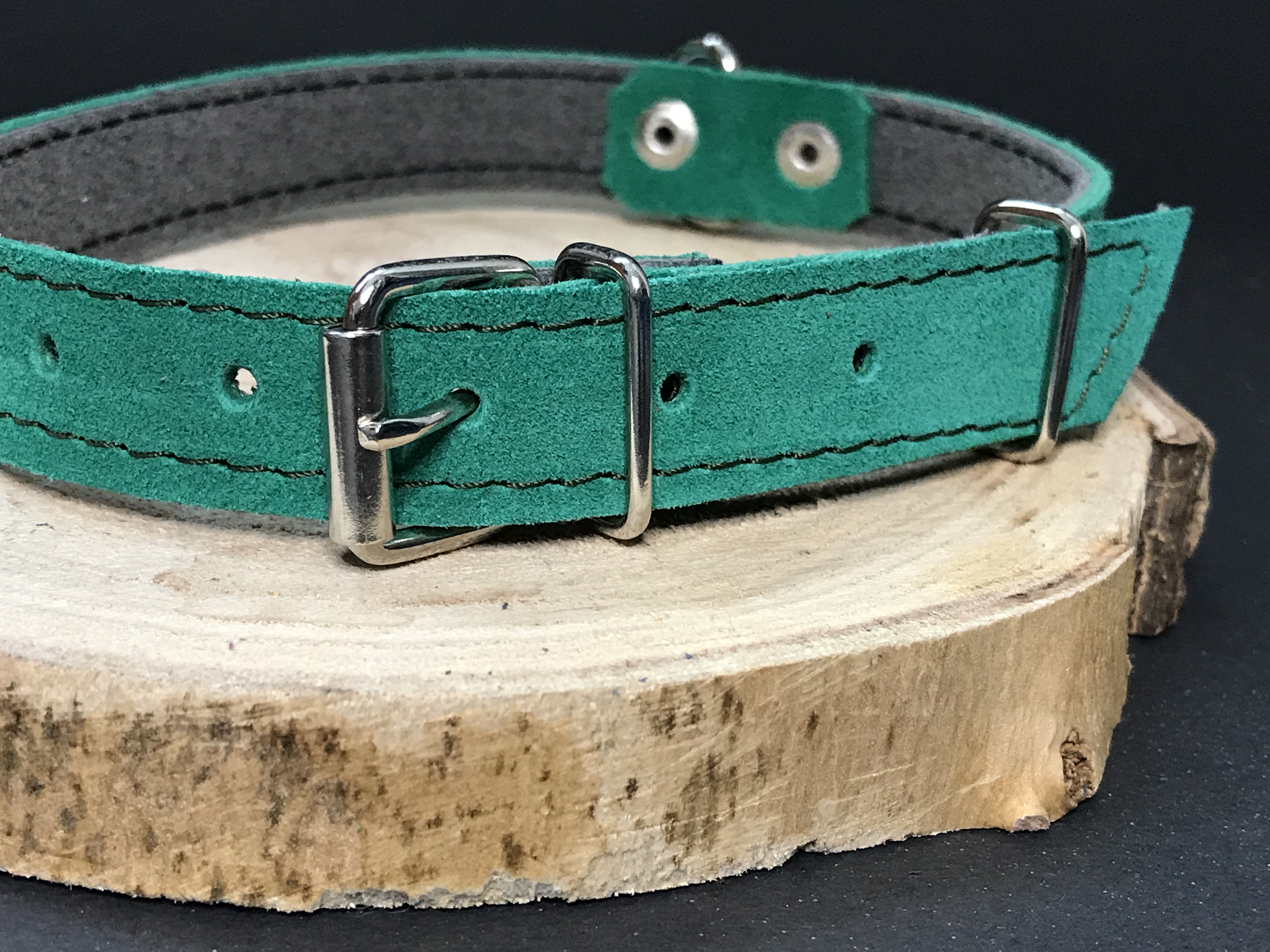 Palkar obojok z velúrovej kože pre psov 50 cm x 22 mm zelená